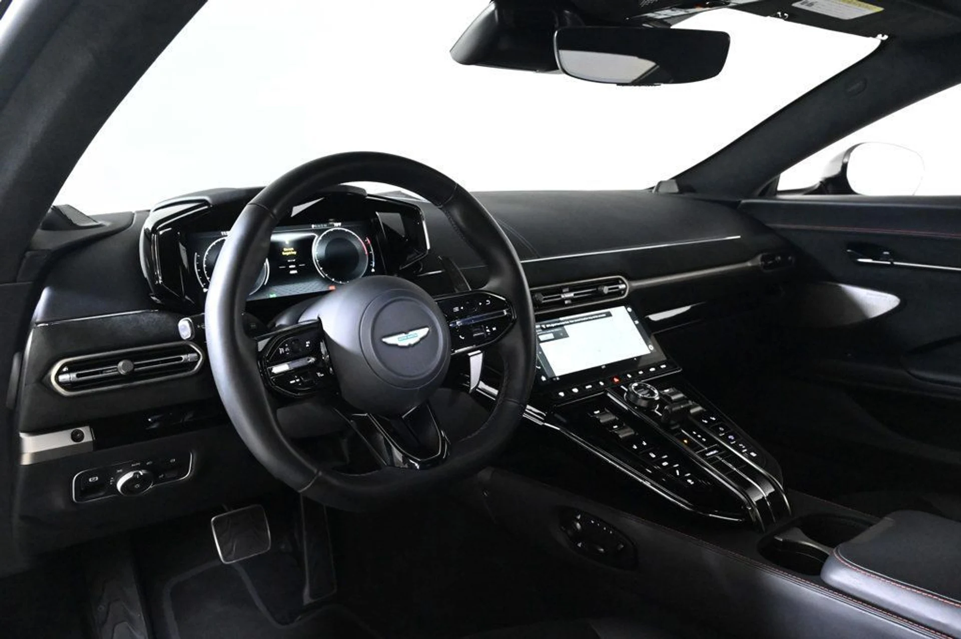 mph003_1329397308_used_2025_aston_martin_vantage_base_11350_22975162_3_1024_625229b536