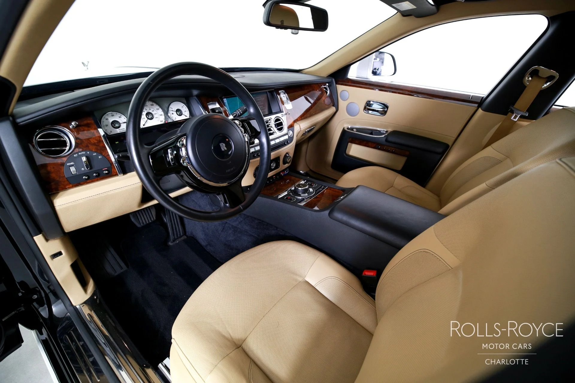 mph003_133806275_Used_2014_Rolls_Royce_Ghost_1757714696_0500c0b3aa