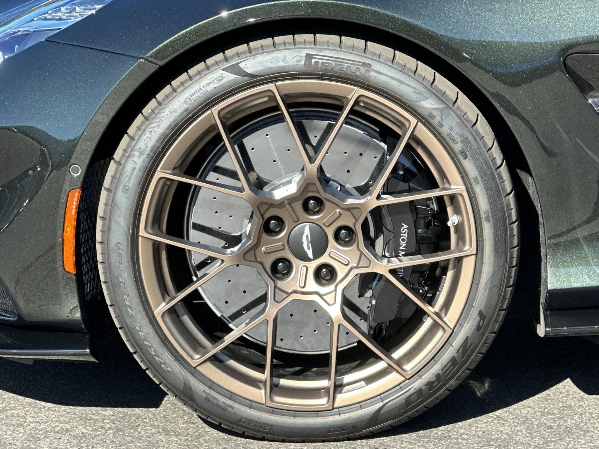 mph003_1344308622_New_2025_Aston_Martin_Vanquish_V12_1758724483_bd491e721c