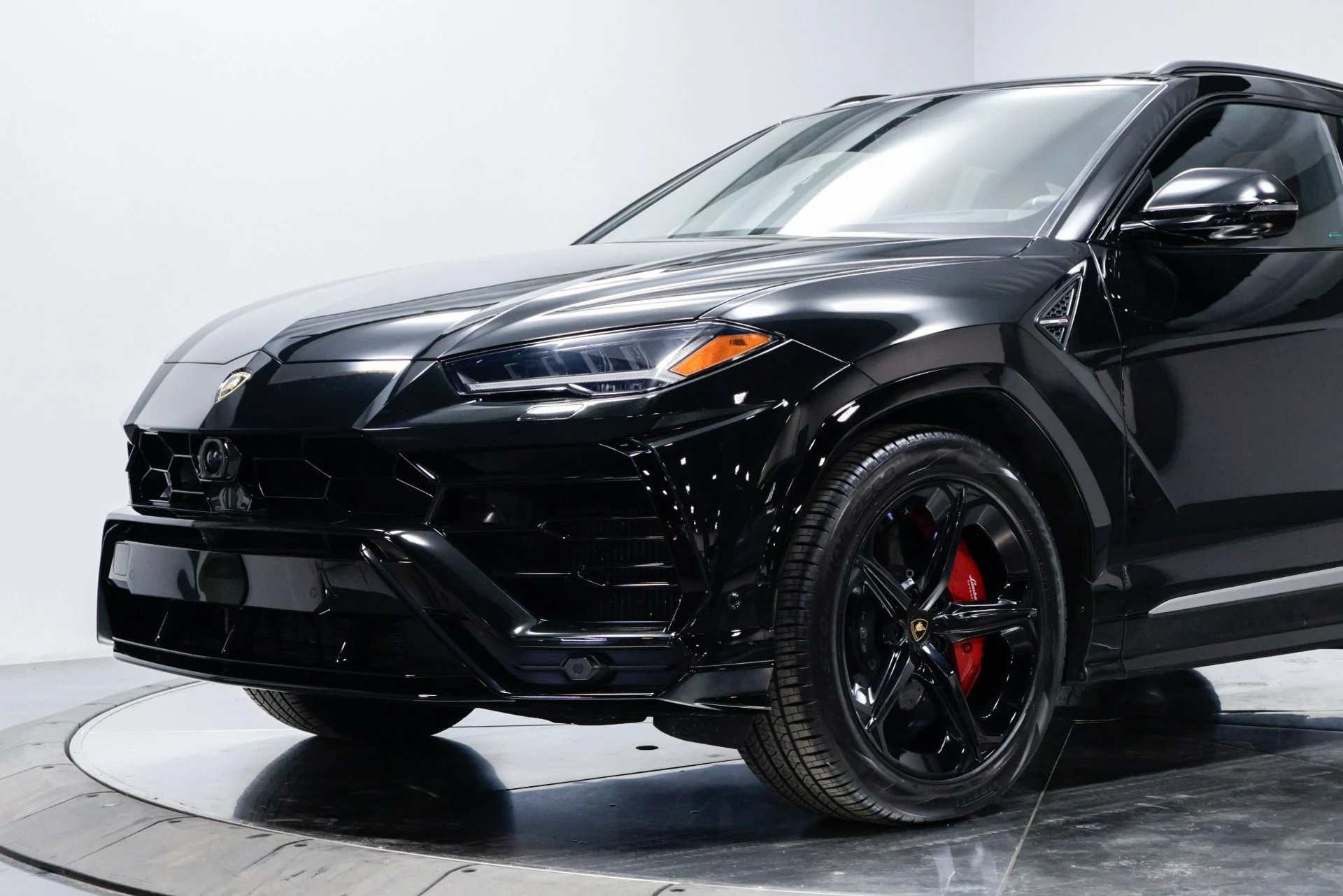 mph003_1346196922_Used_2019_Lamborghini_Urus_1760386129_6836fed79c
