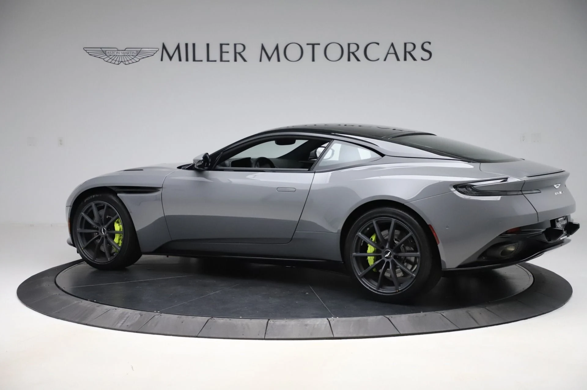 mph003_1349139023_Used_2020_Aston_Martin_DB_11_V12_AMR_Coupe_1593189966_bafb706483