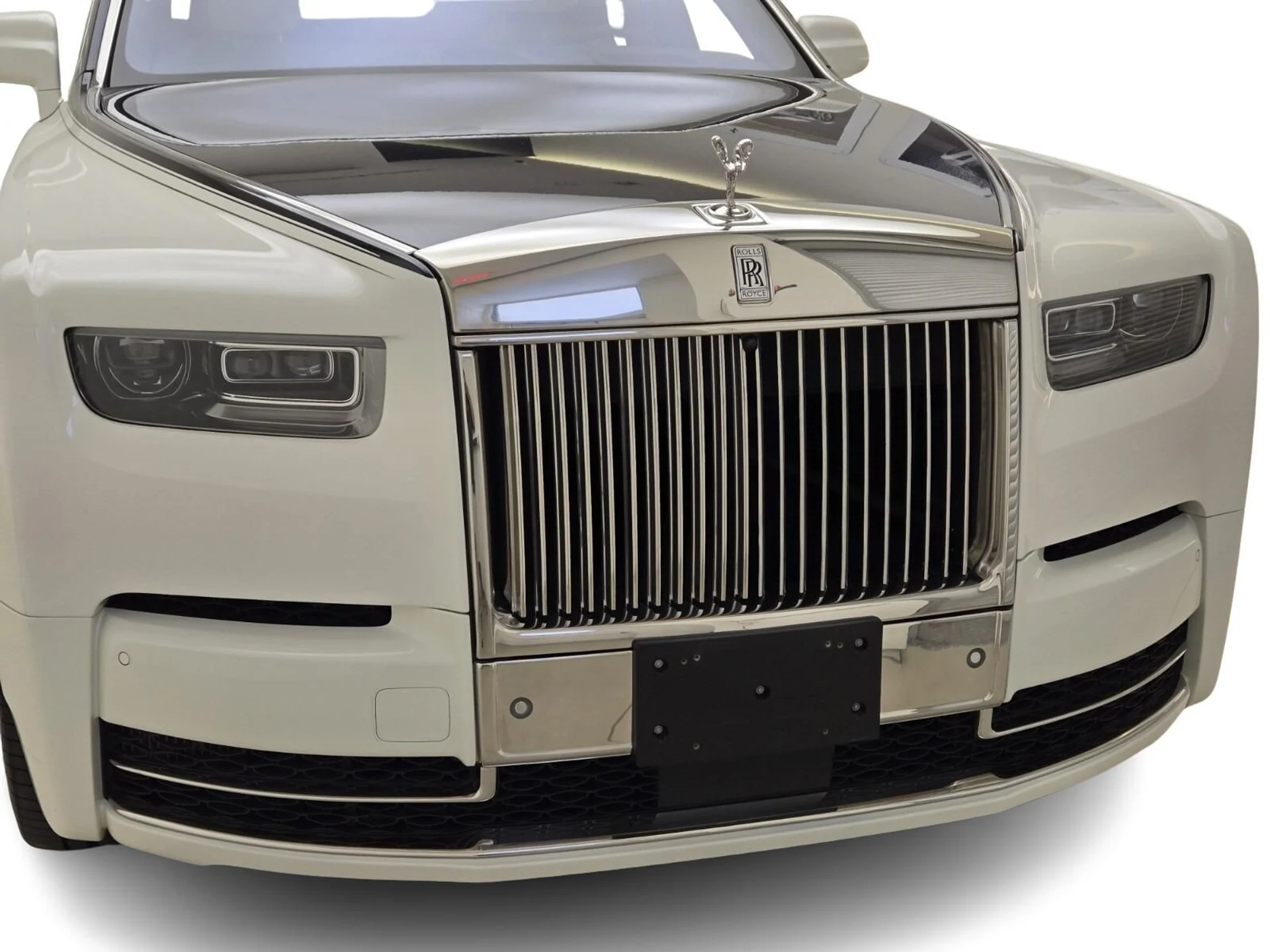 mph003_1354816895_Used_2023_Rolls_Royce_Phantom_1755413467_7d1ba77805
