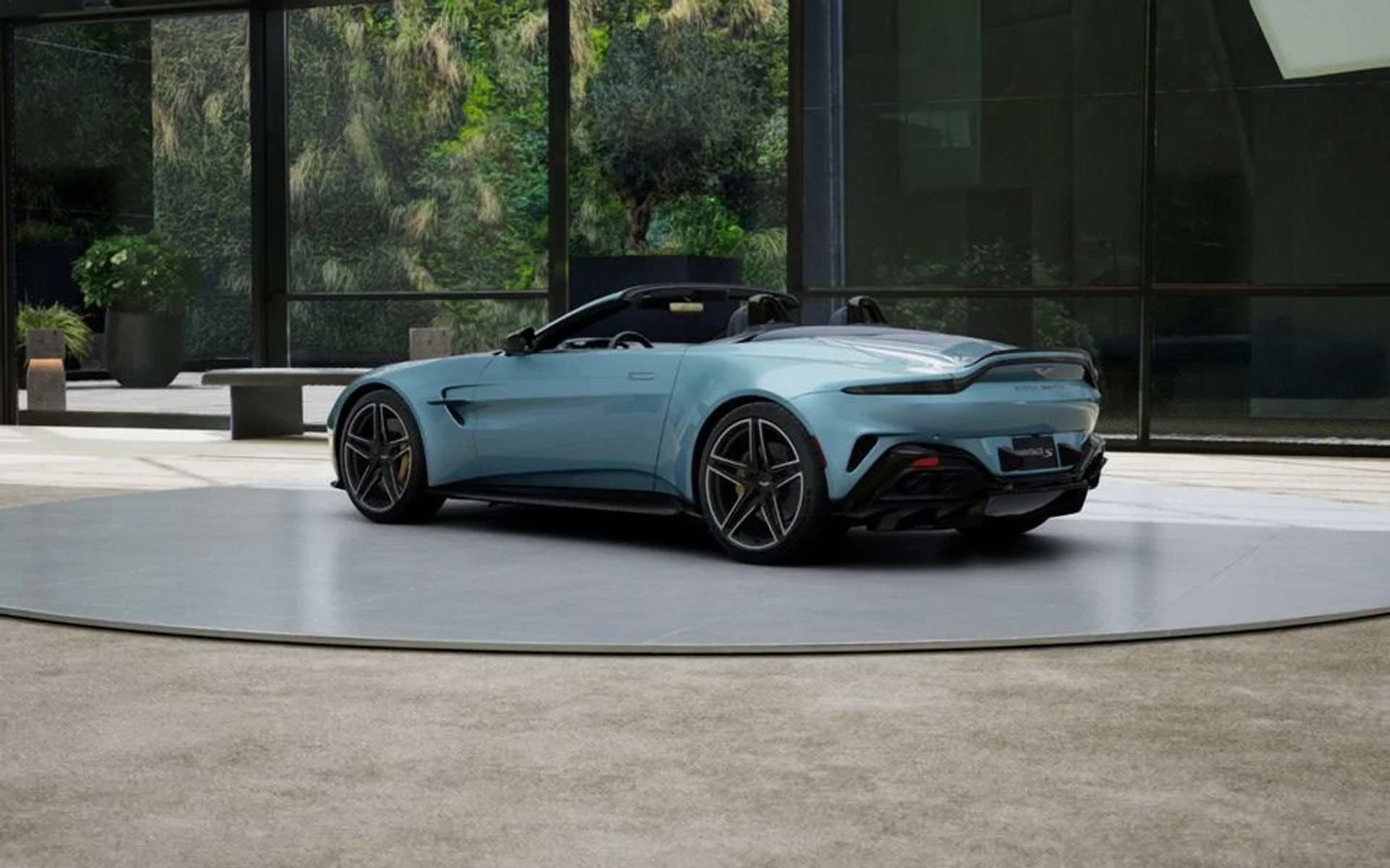 mph003_1359521857_New_2027_Aston_Martin_Vantage_S_Roadster_In_Transit_83fb36ca19