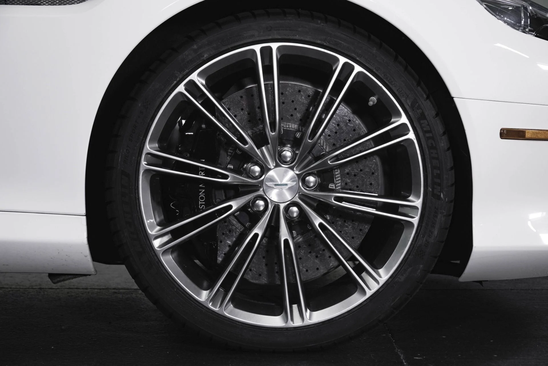 mph003_1371546962_Used_2015_Aston_Martin_DB_9_1781892981_ef873adf9e