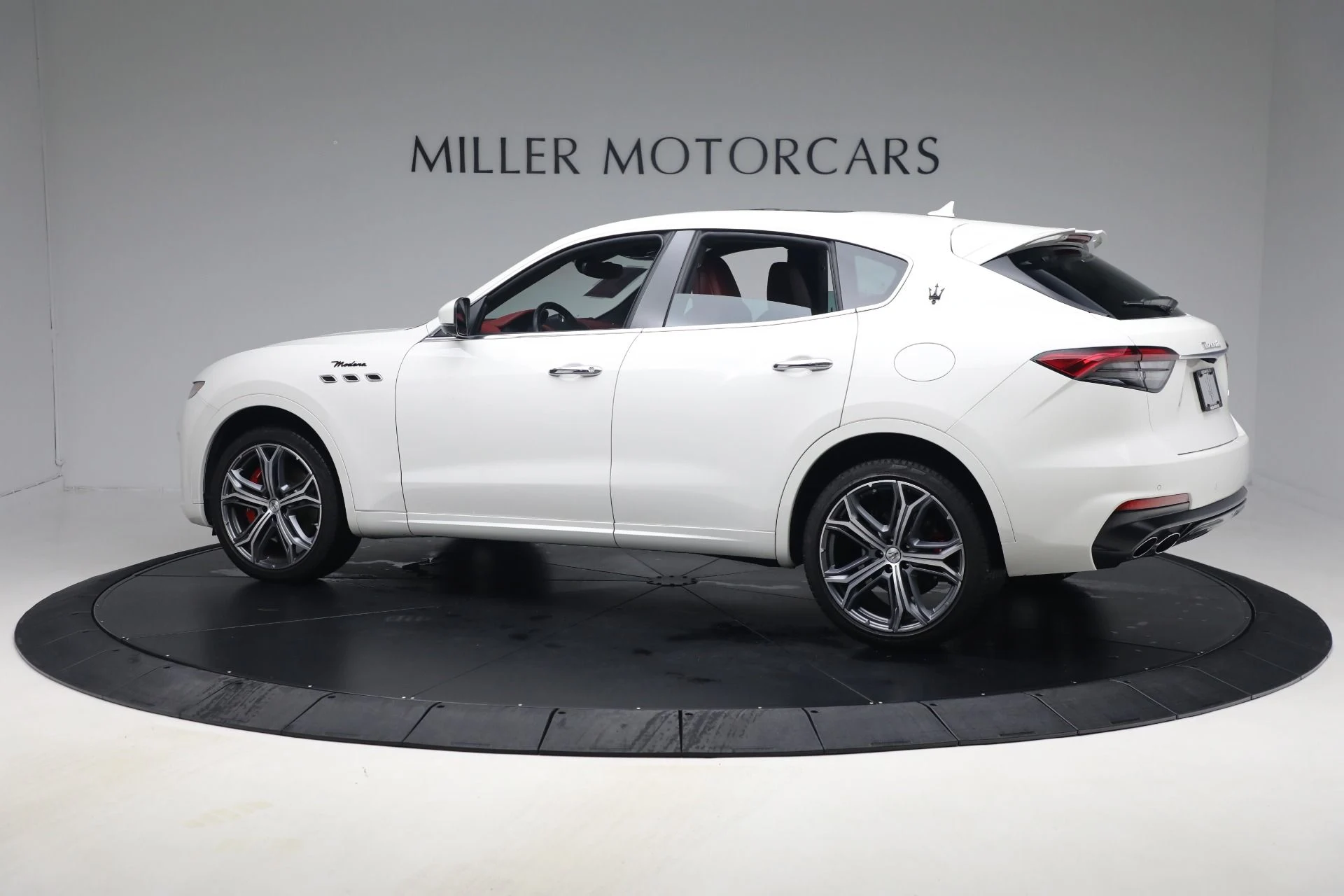 mph003_1392079176_Used_2022_Maserati_Levante_Modena_6b572271b6