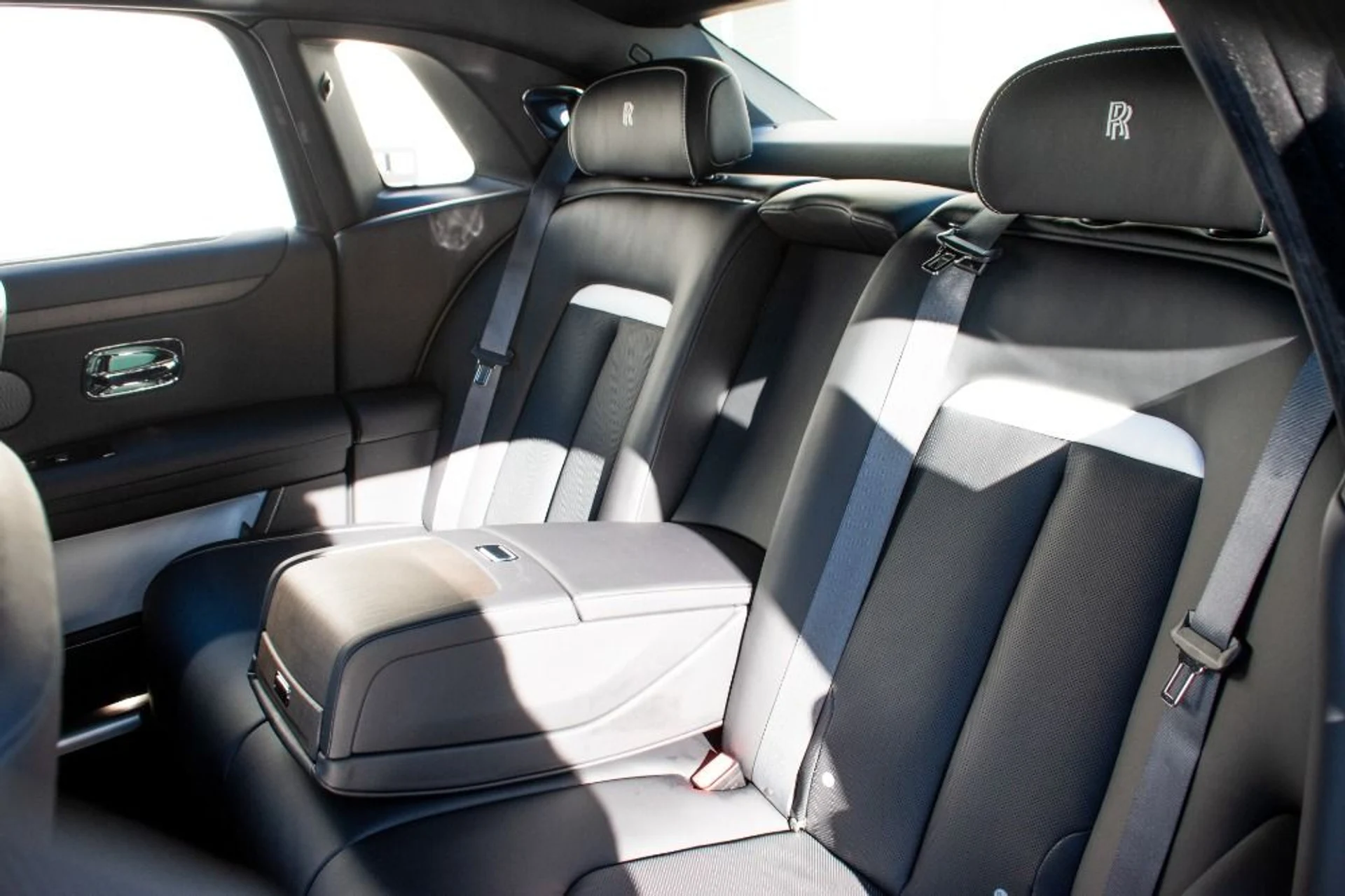 mph003_139698872_Used_2022_Rolls_Royce_Ghost_1773430944_b05ce45419