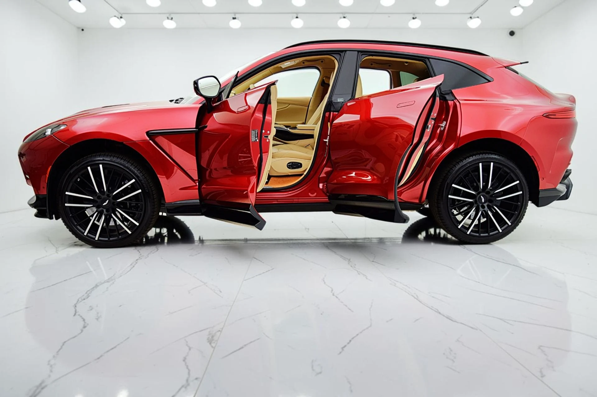 mph003_1401244968_Used_2023_Aston_Martin_DBX_707_4a0ac0fad9
