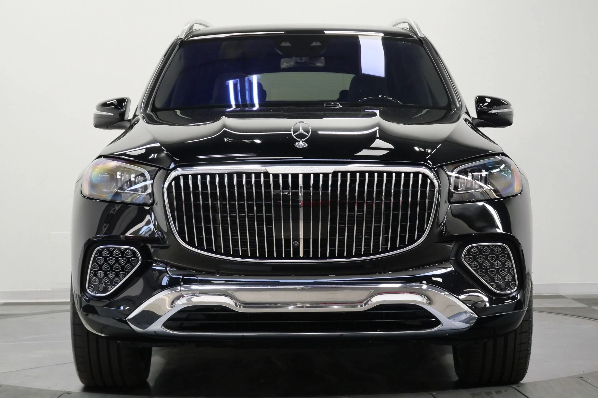 mph003_1407096562_Used_2025_Mercedes_Benz_Maybach_GLS_600_4_MATIC_Monoblock_Wheels_4_Seat_Configuration_Rear_Entertainment_1776793710_ed7f912e91