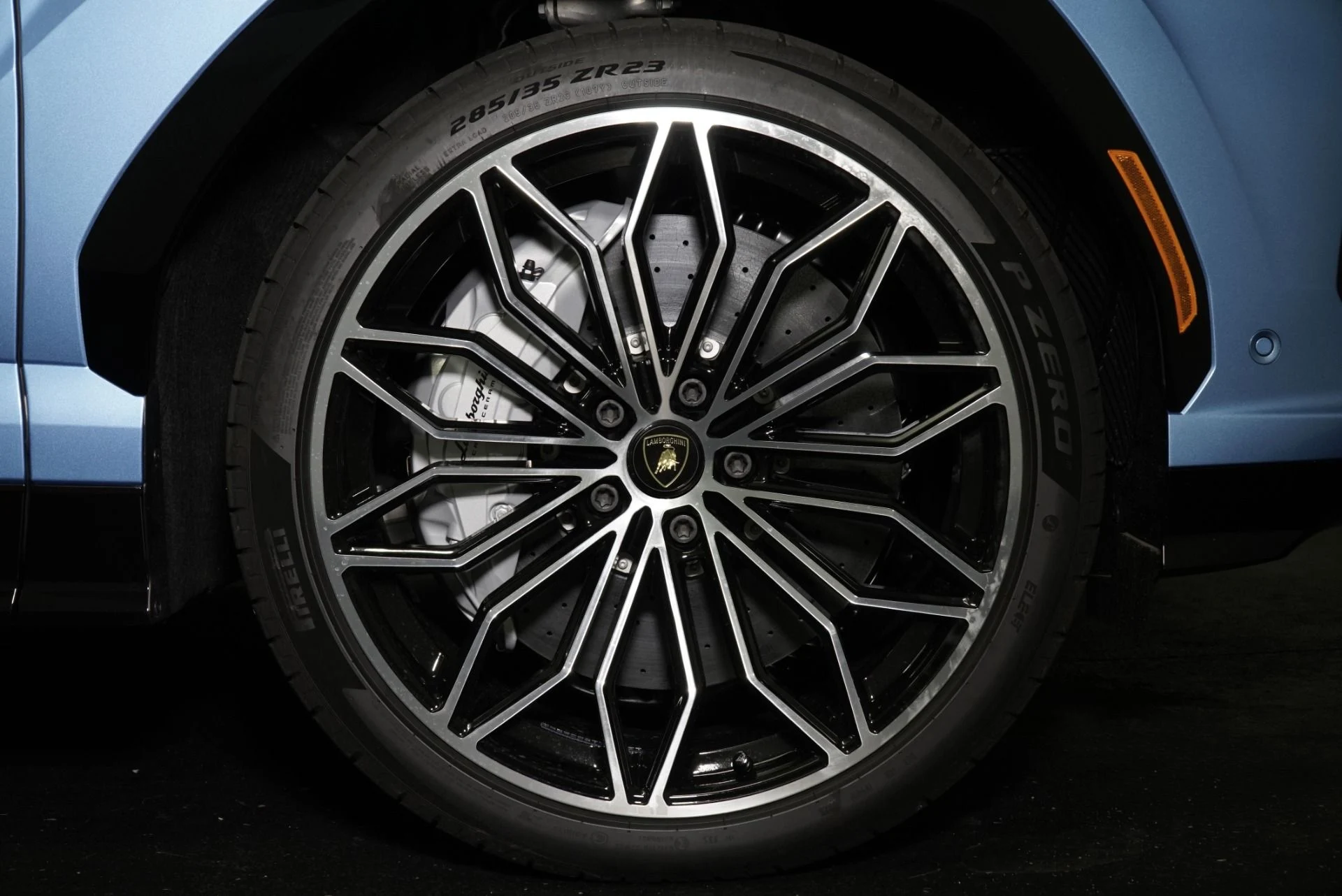 mph003_1408931508_New_2025_Lamborghini_Urus_SE_1760113903_fd35fb7036