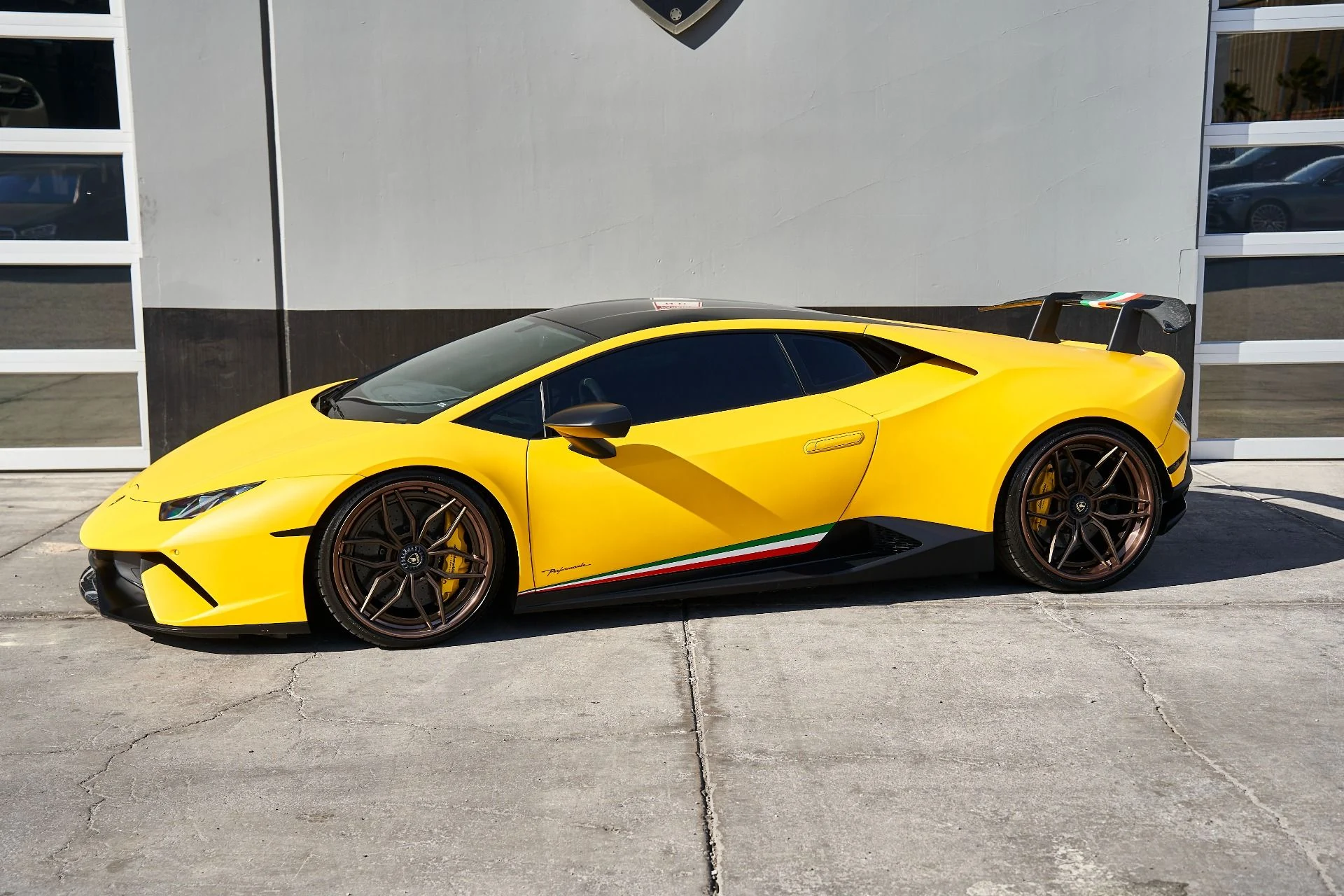 mph003_142461874_Used_2018_Lamborghini_Huracan_Performante_1711159123_1d95c5ff38