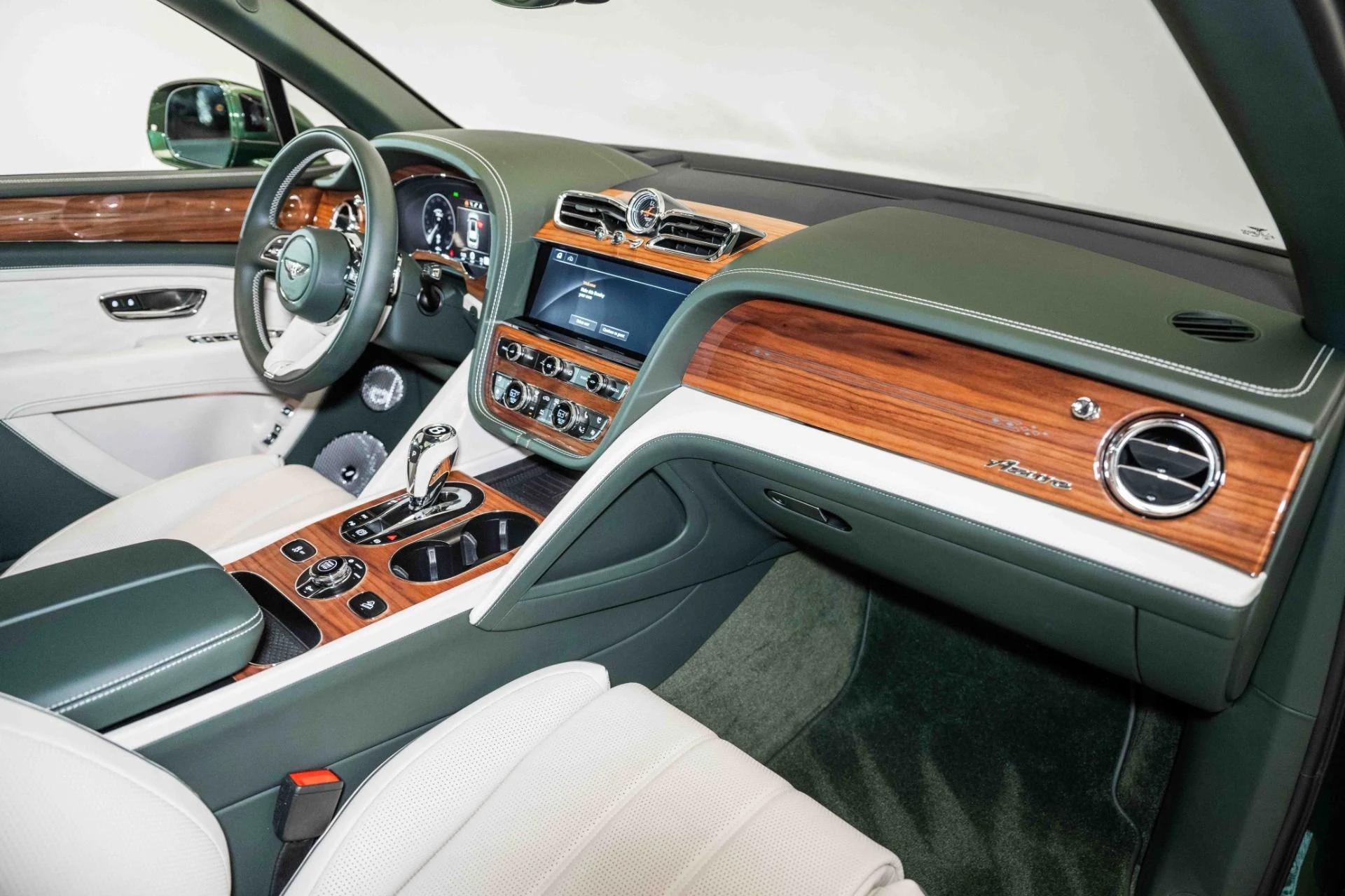 mph003_1431874169_Used_2023_Bentley_Bentayga_EWB_Azure_V8_1716828034_95b098bf08