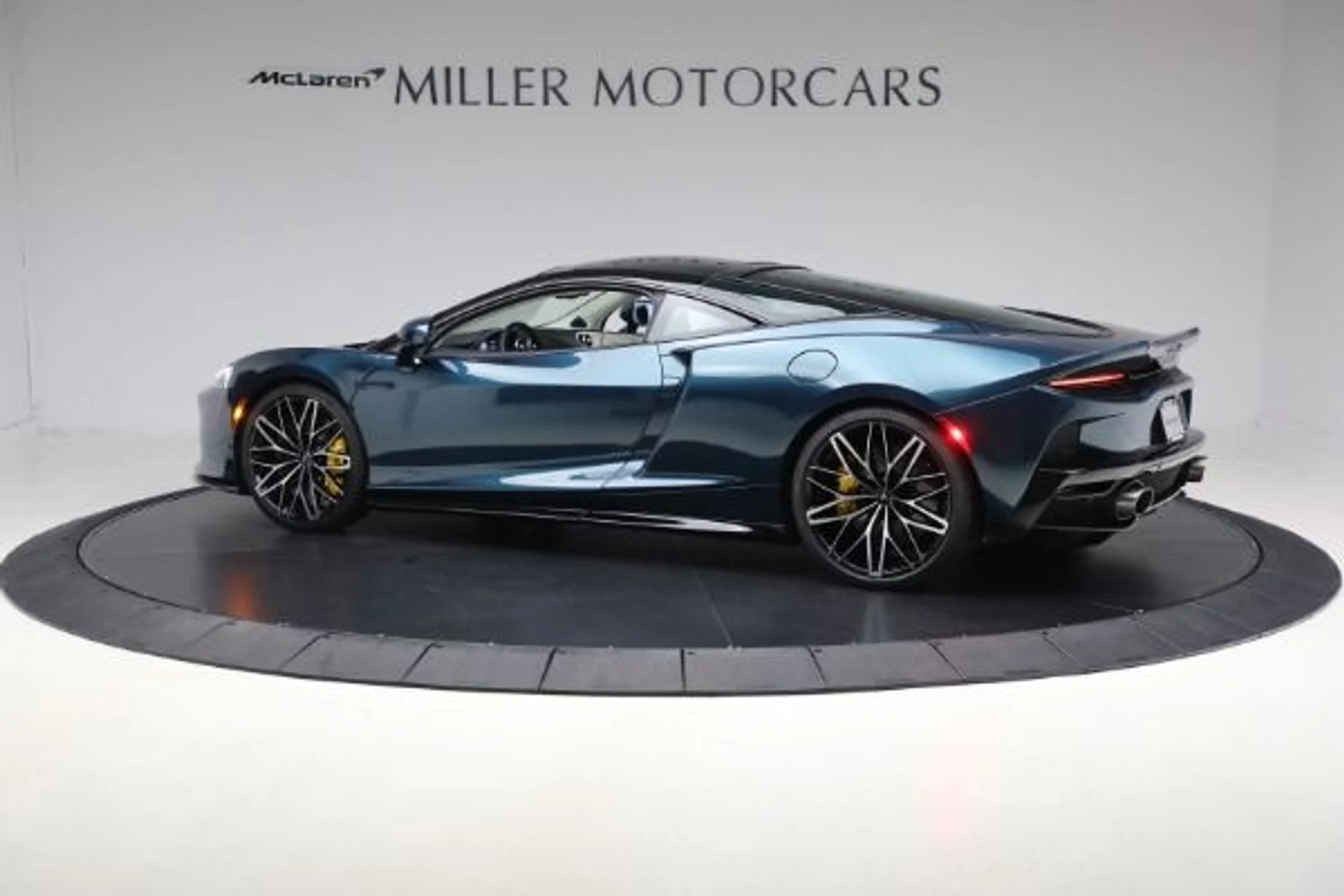mph003_1442378246_Used_2023_Mc_Laren_GT_Luxe_55f5048422