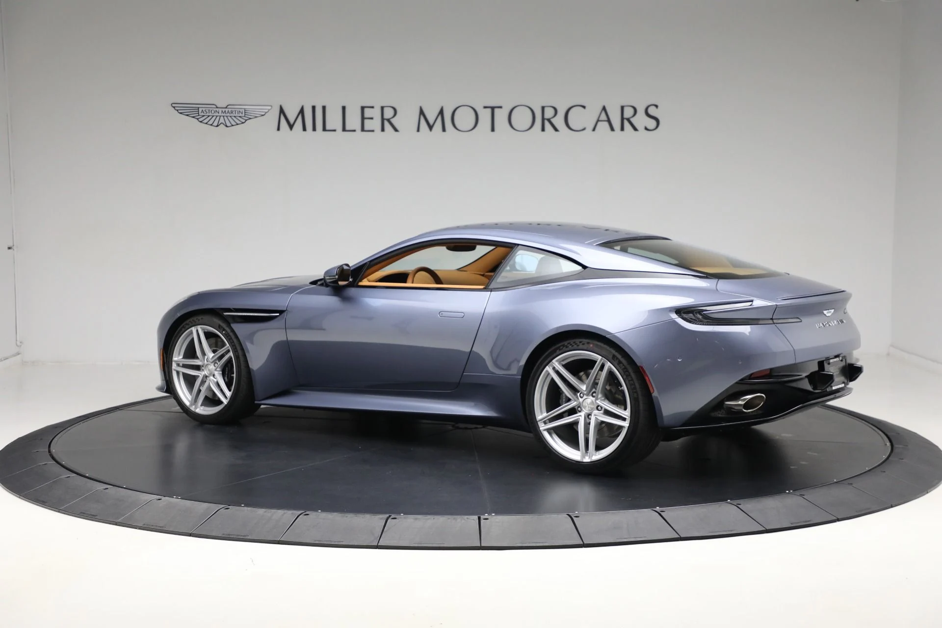 mph003_1446845454_New_2025_Aston_Martin_DB_12_V8_fe02dcd961