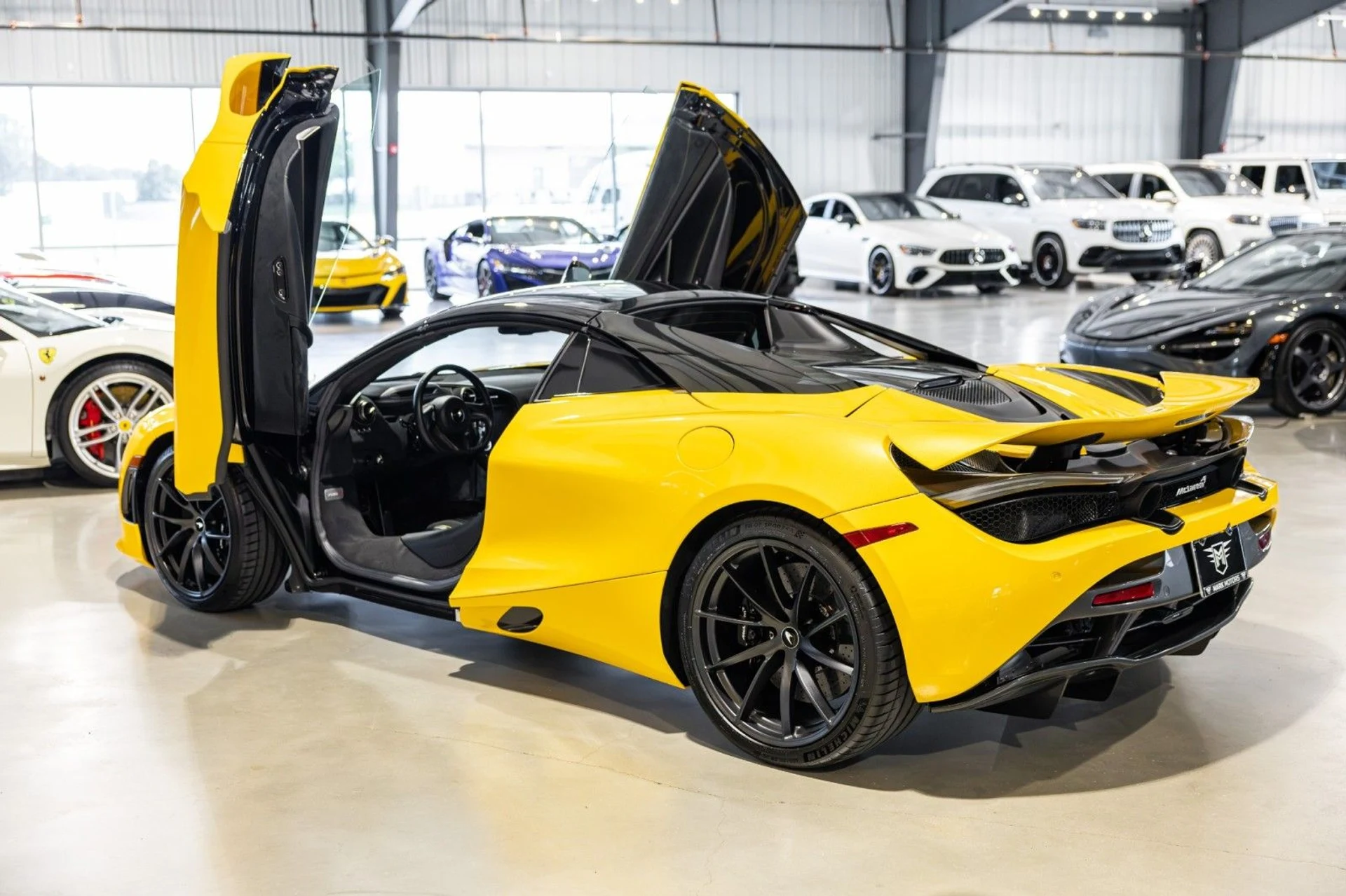 mph003_145980312_Pw_513b28f872