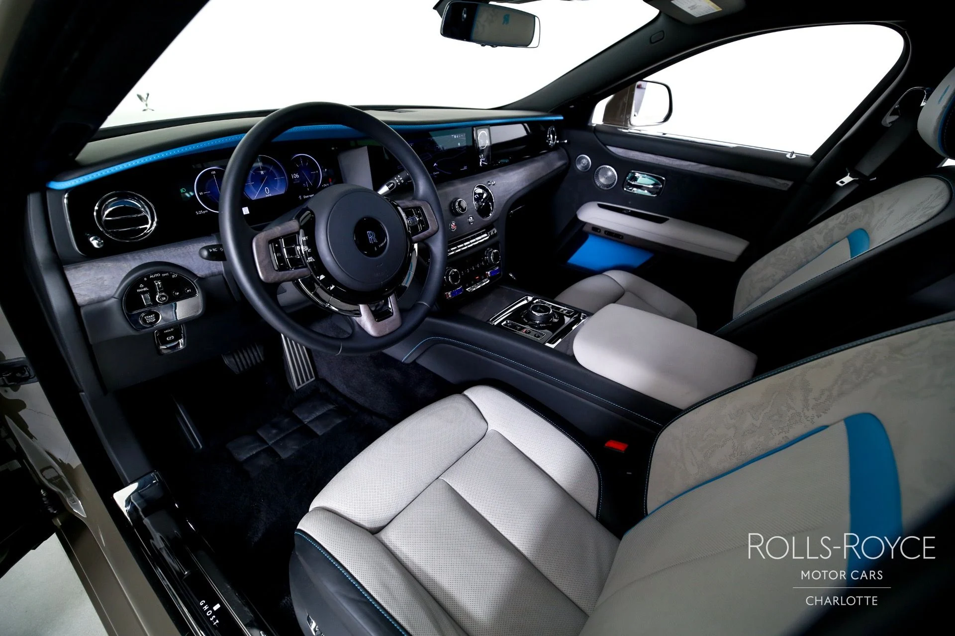 mph003_1471268064_Used_2025_Rolls_Royce_Ghost_1759510962_f55f2ccb55