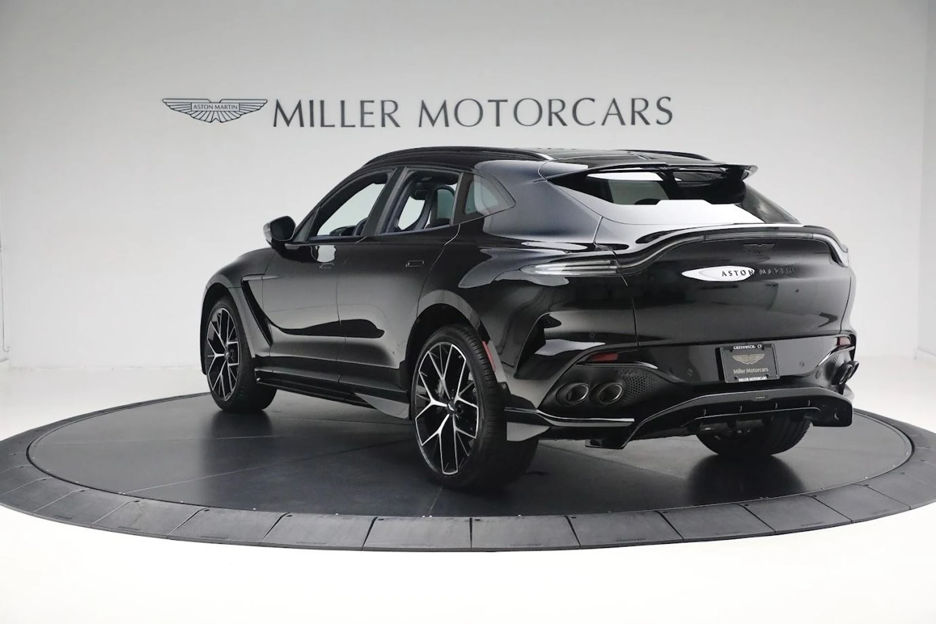 mph003_1481863452_New_2025_Aston_Martin_DBX_707_7031fe9d67
