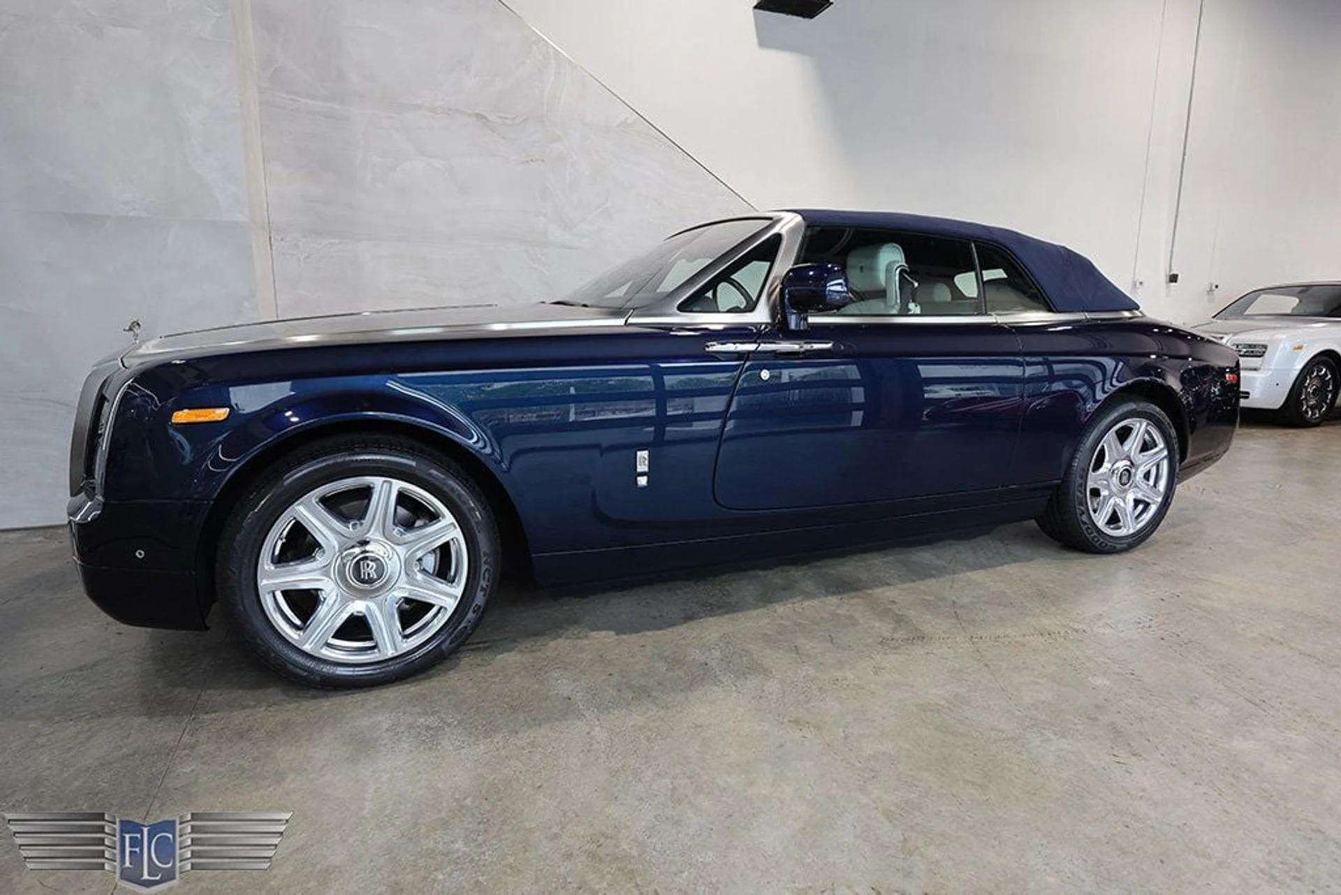 mph003_1483401443_used_2013_rolls_royce_phantom_coupe_2drdrophead_9689_22930572_4_1024_5ae72eb18d