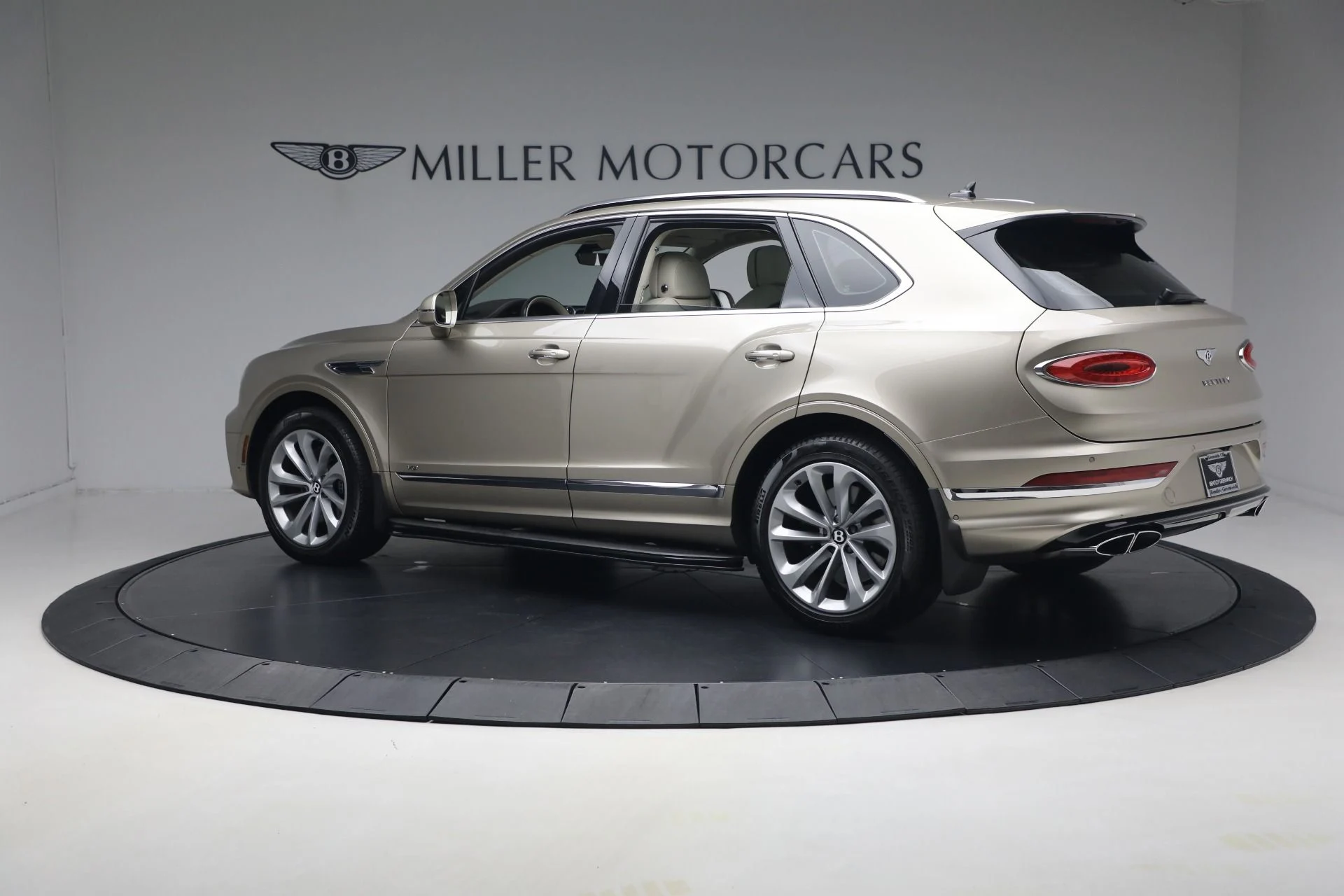 mph003_1494926638_Used_2021_Bentley_Bentayga_V8_1780783491_09f28516fd