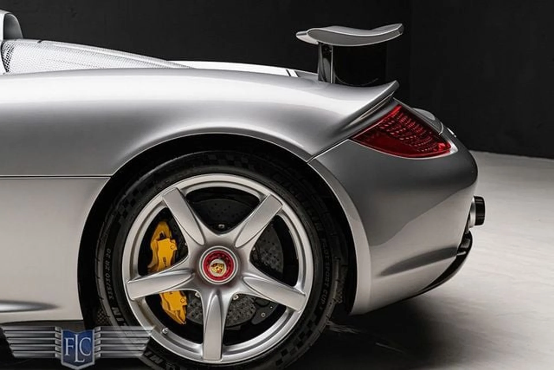 mph003_1501303059_used_2005_porsche_carrera_gt_2drcarrera_9689_23058550_8_640_b7522b7206