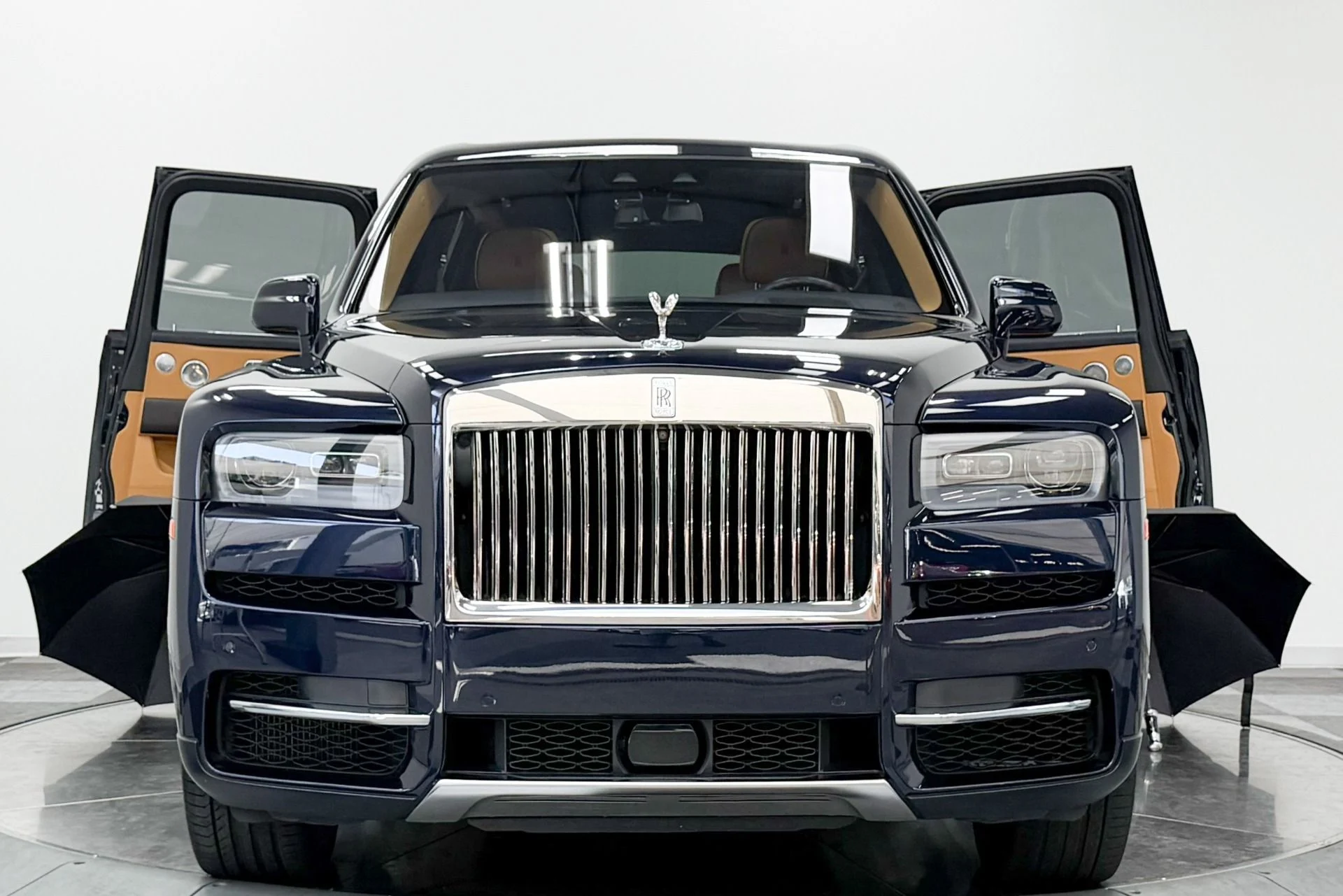 mph003_1506338584_Used_2020_Rolls_Royce_Cullinan_Rear_Theatre_Configuration_Bespoke_Audio_Picnic_Tables_1785529076_45c84c9881
