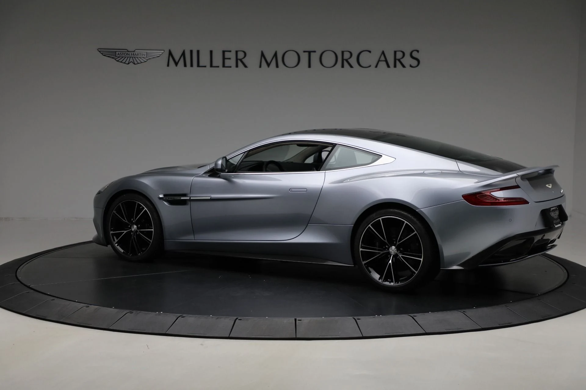 mph003_1507629387_Used_2014_Aston_Martin_Vanquish_196ec39db8