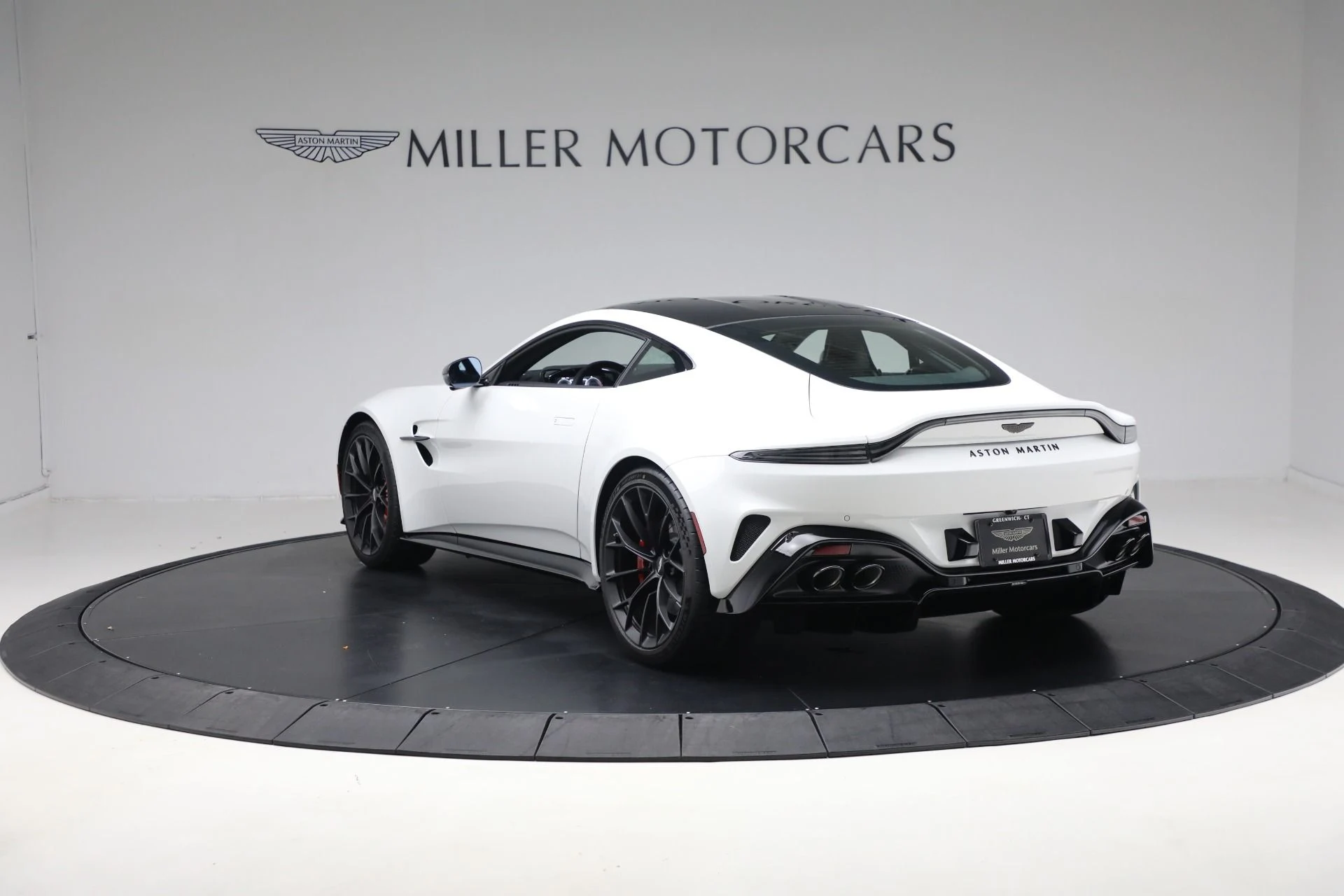 mph003_1509211139_New_2025_Aston_Martin_Vantage_46c7b2f351