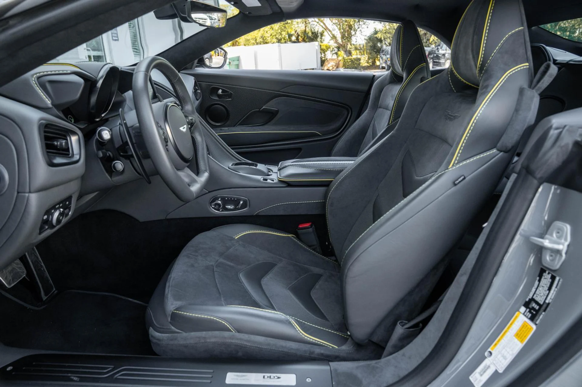 mph003_1513781795_Used_2022_Aston_Martin_DBS_Superleggera_1770058011_6f4e811ccd