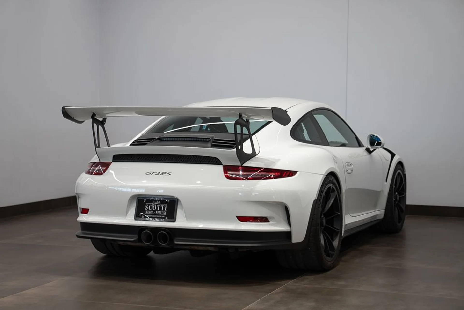 mph003_1514022940_porsche_911_2016_jpg_v_1780407122_bbd368d539