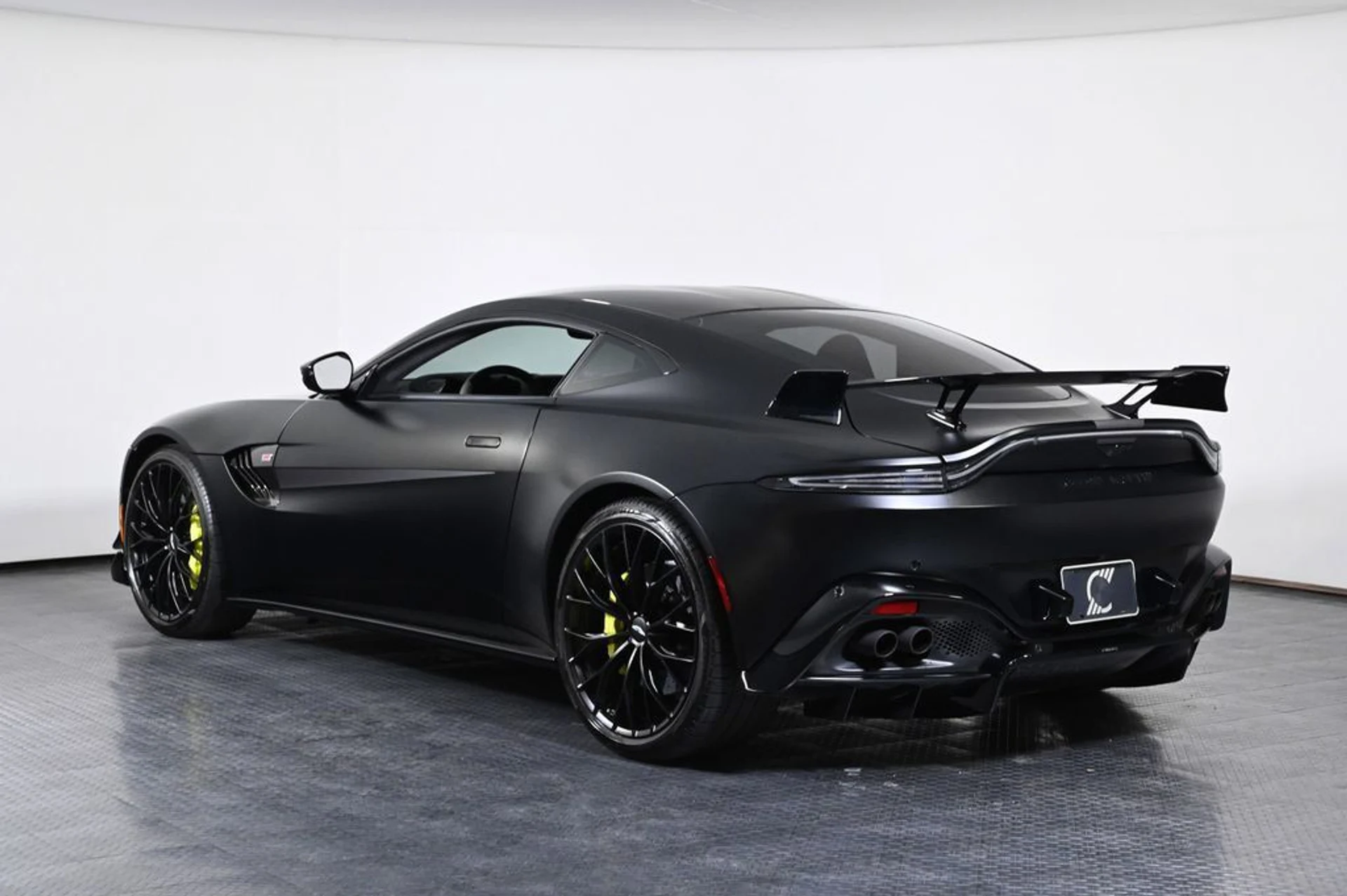 mph003_1515534855_used_2023_aston_martin_vantage_f1edition_11350_23029594_4_1024_79ca219eda