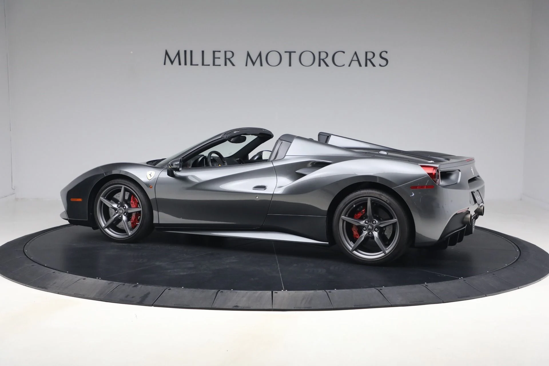 mph003_1525965809_Used_2018_Ferrari_488_Spider_1774552215_ebb094a646