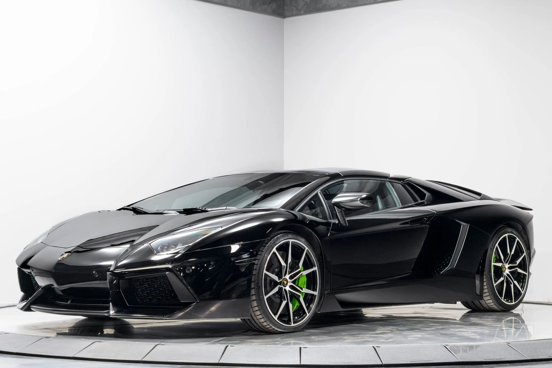 mph003_1529174008_Used_2015_Lamborghini_Aventador_LP_700_4_1780593182_ebc4877e6e