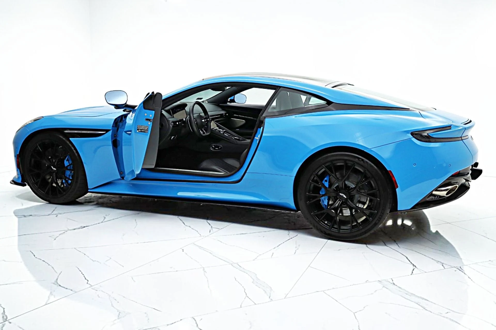 mph003_1530636438_Used_2024_Aston_Martin_DB_12_Coupe_LEASE_OPTIONS_AVAILABLE_a1f82ca7de