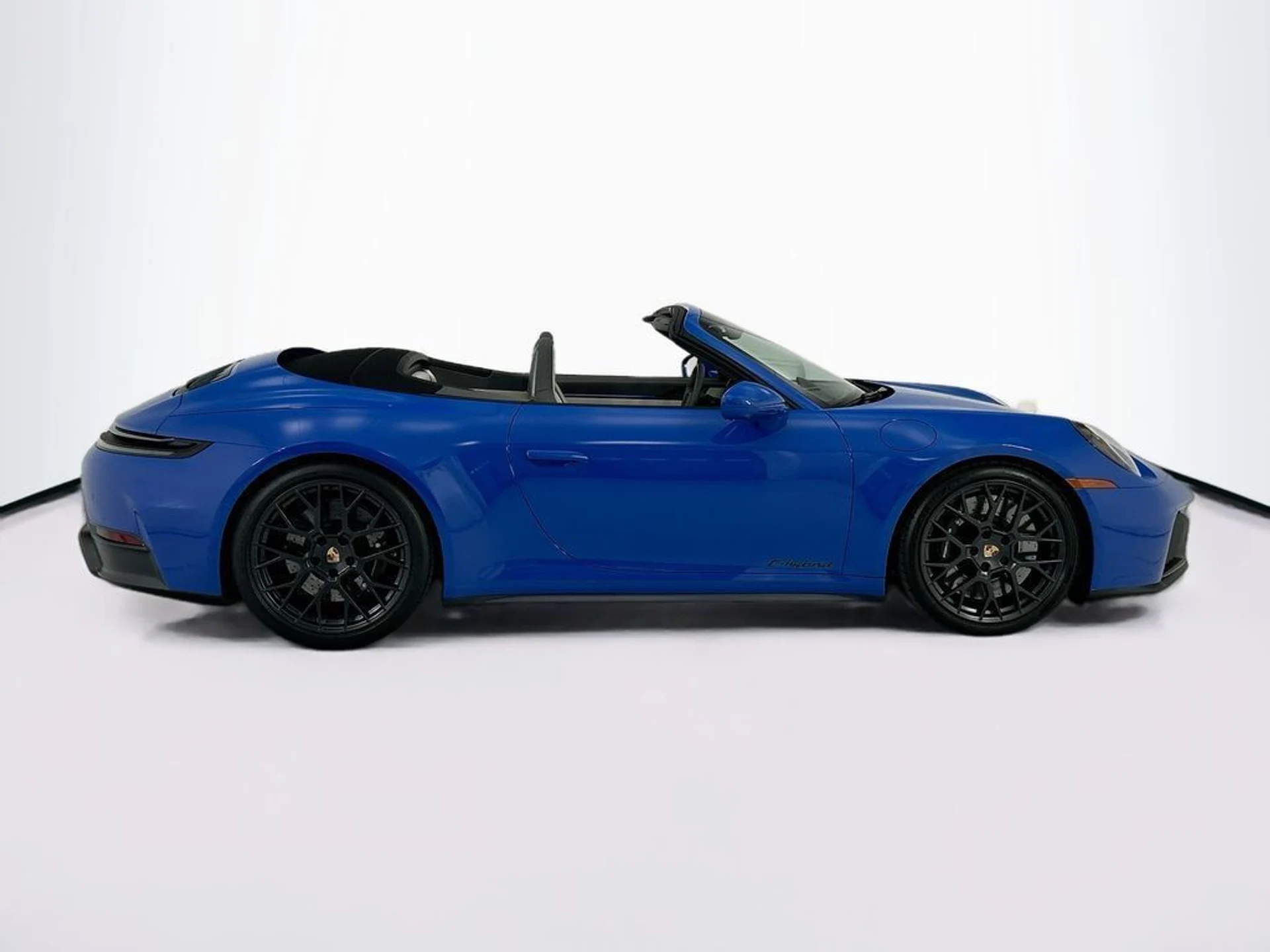 mph003_1546353192_used_2026_porsche_911_spirit70cabriolet_8119_23018992_4_1024_a54f976632