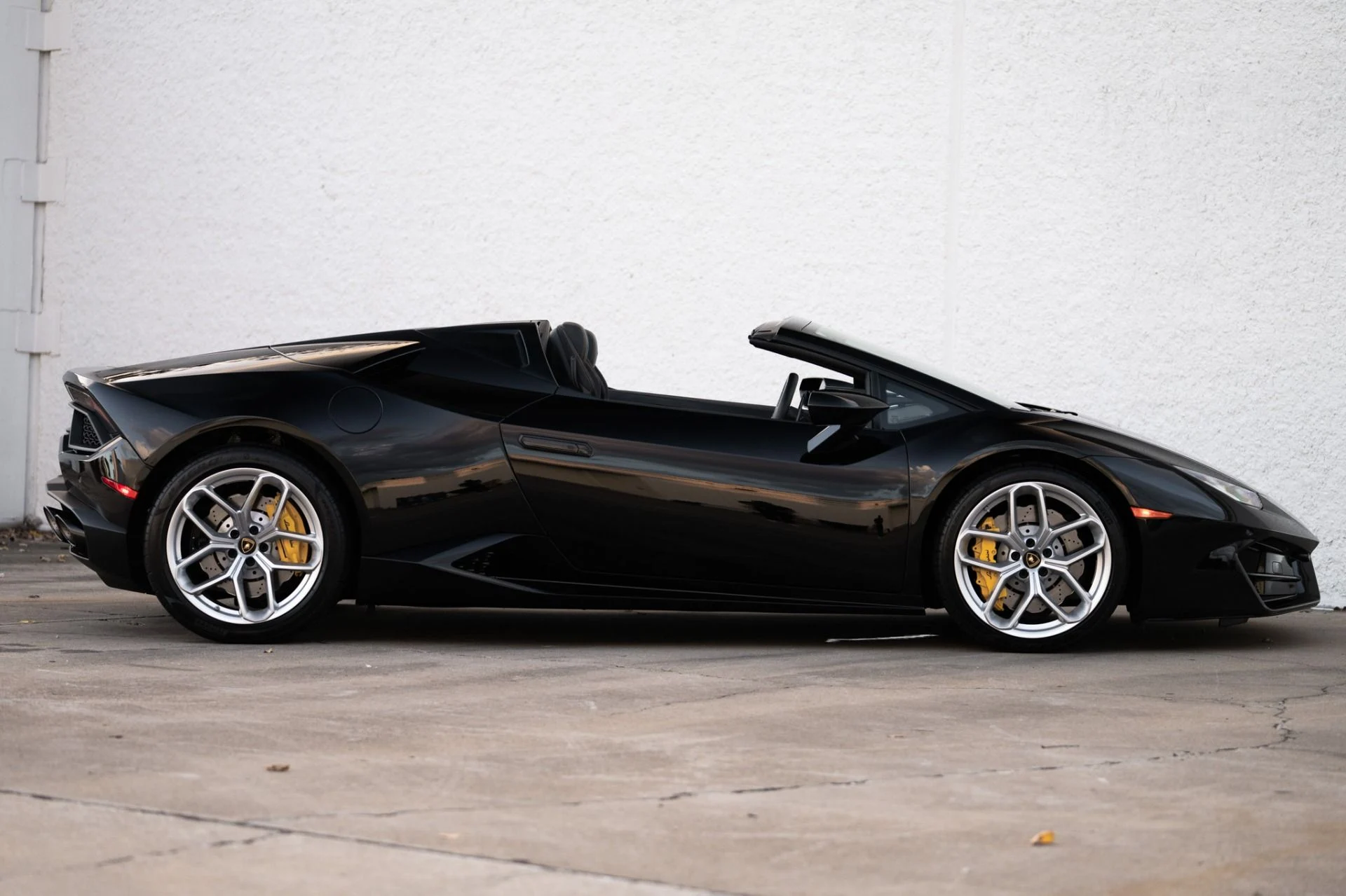 mph003_1549827493_Used_2017_Lamborghini_Huracan_LP_580_2_Spyder_1766447716_1defeecaf1