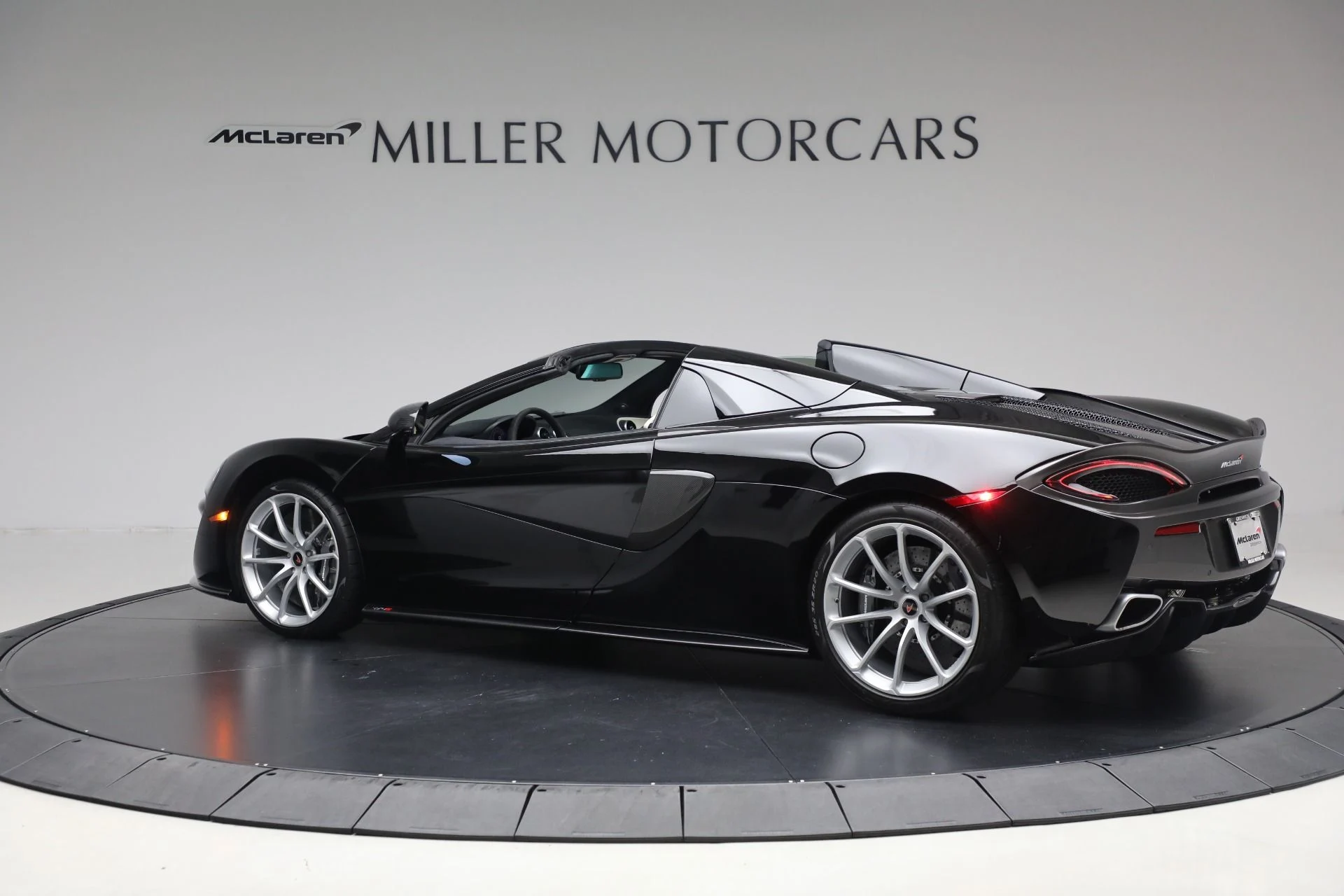 mph003_1549870987_Used_2018_Mc_Laren_570_S_Spider_32d328a72f