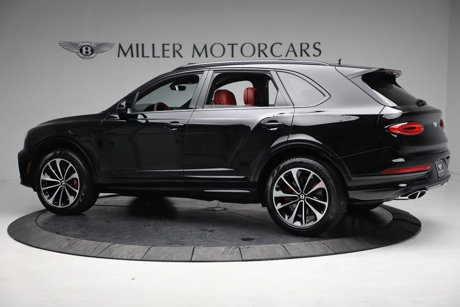 mph003_155570522_Used_2022_Bentley_Bentayga_V8_1772749614_e40ecdab8c