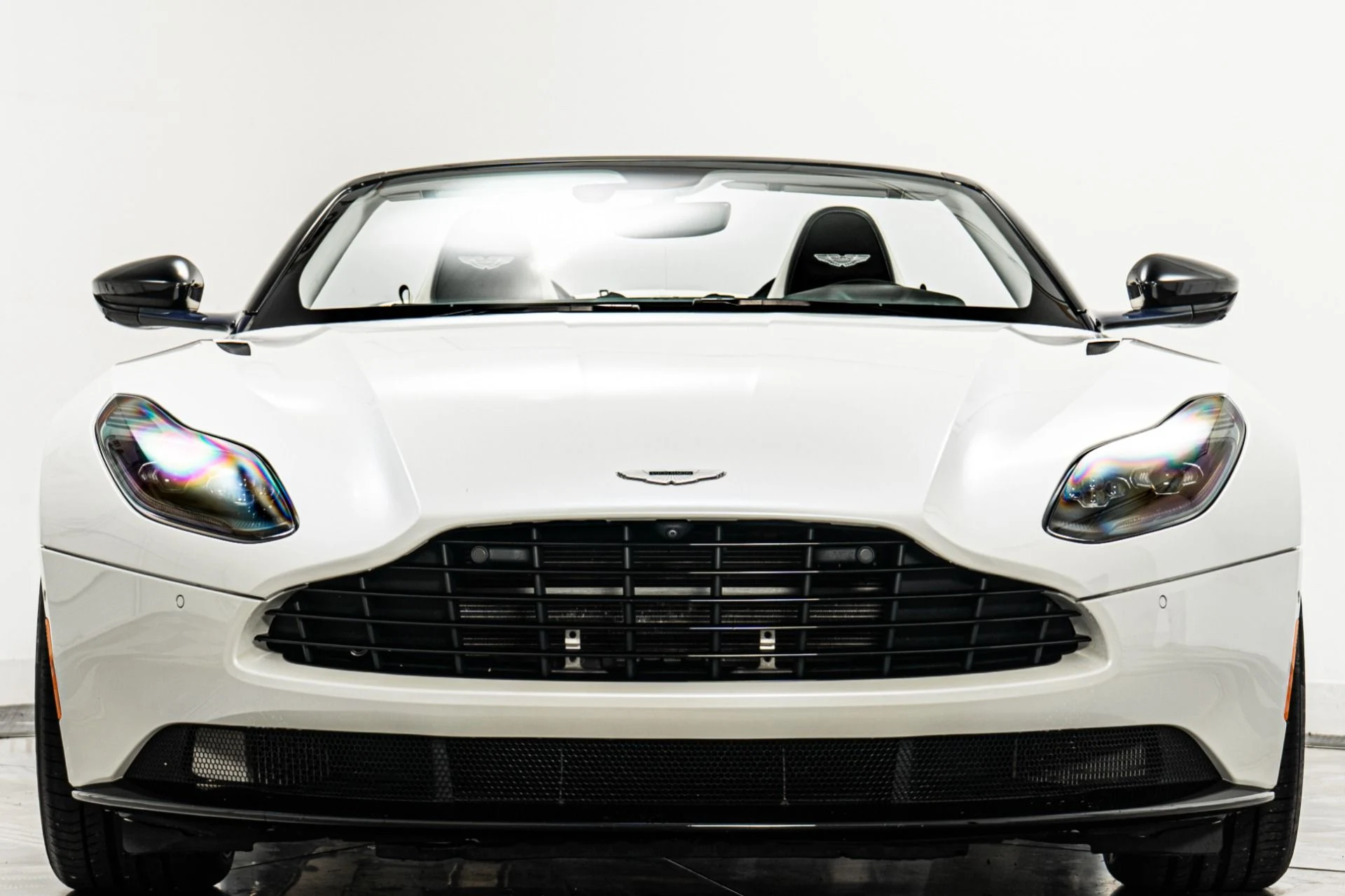mph003_1570041731_Used_2019_Aston_Martin_DB_11_Volante_1760477407_0f4942bbcf