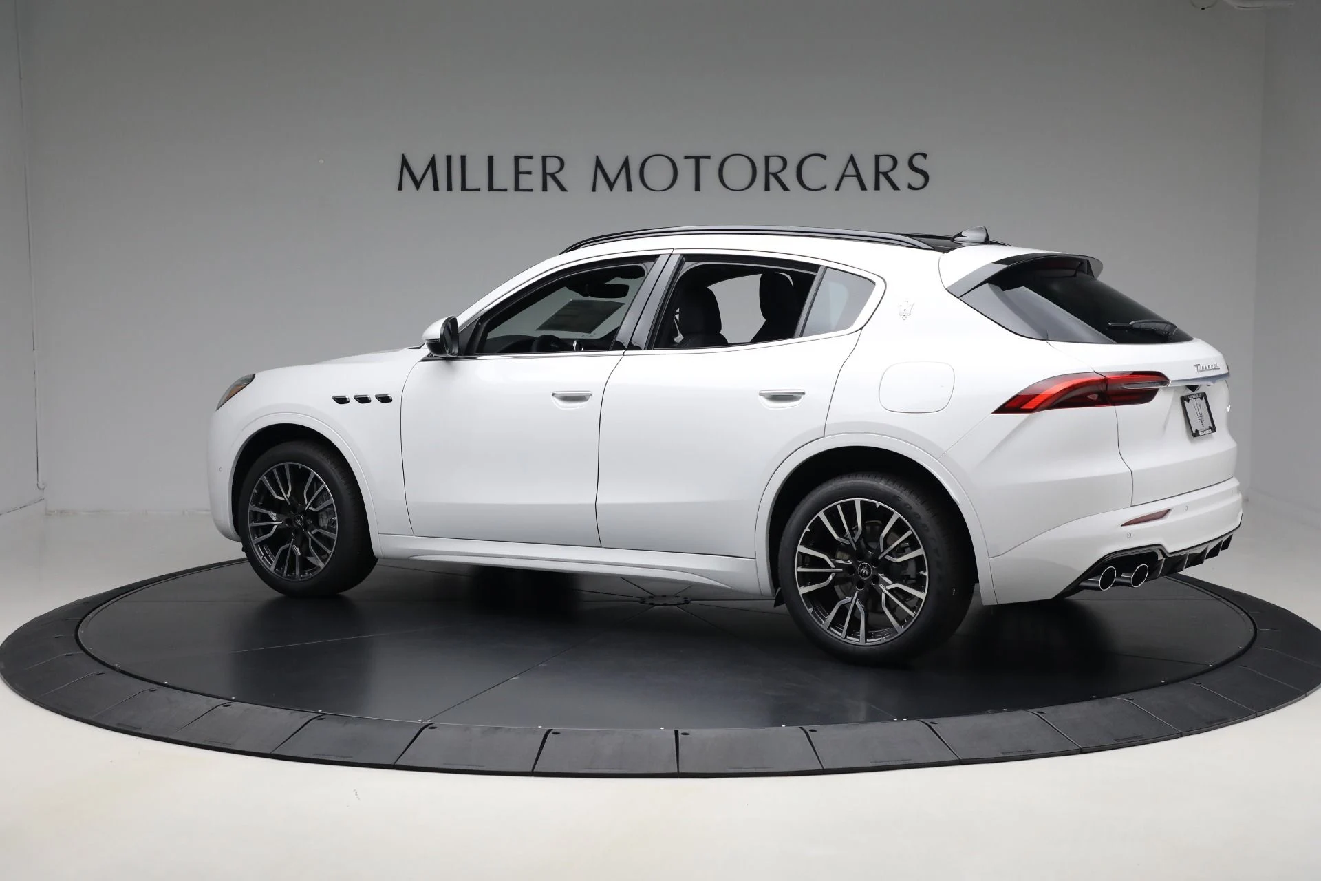 mph003_1575191936_New_2025_Maserati_Grecale_3dbbebe039