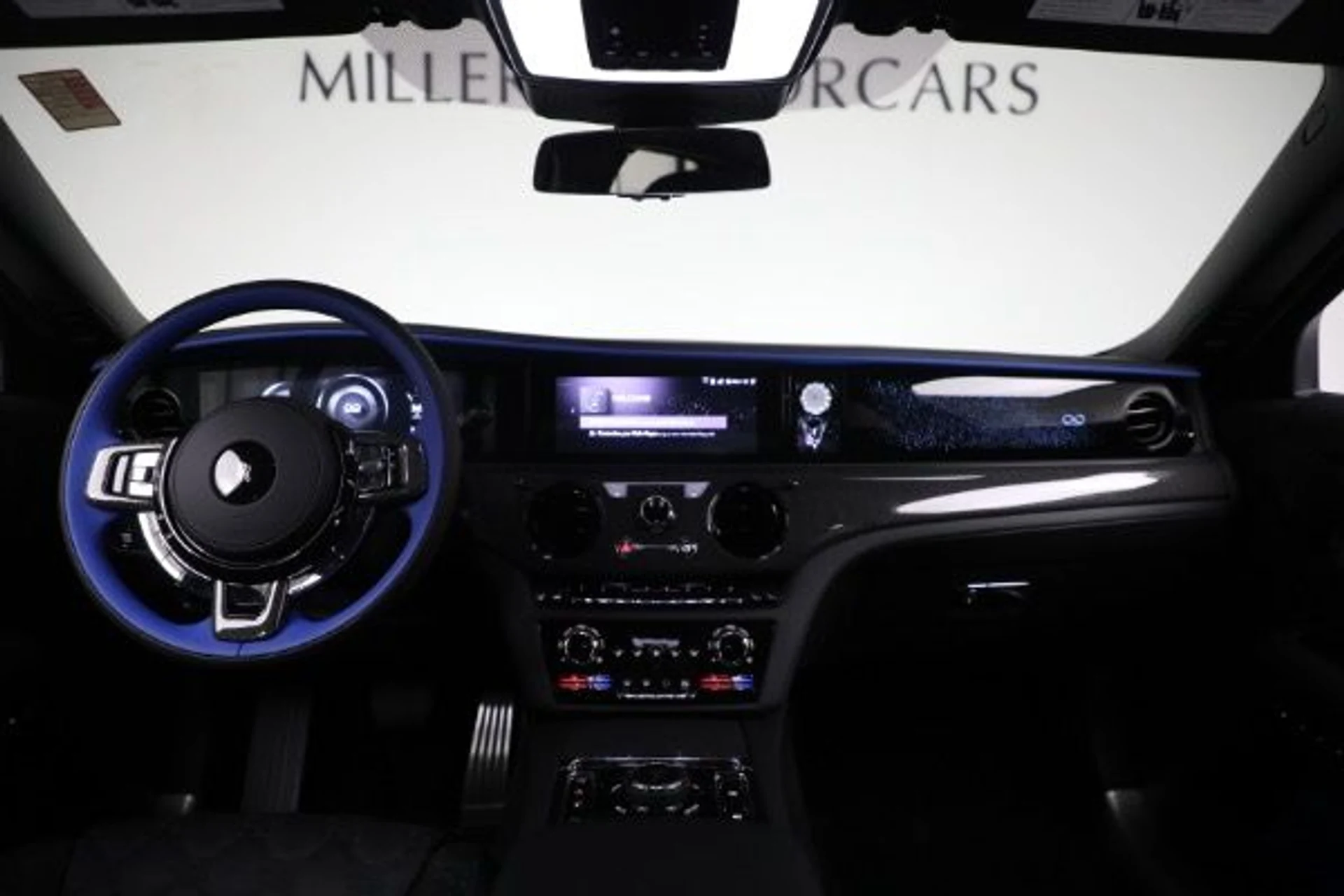 mph003_1589384072_New_2025_Rolls_Royce_Black_Badge_Ghost_e6530985b3