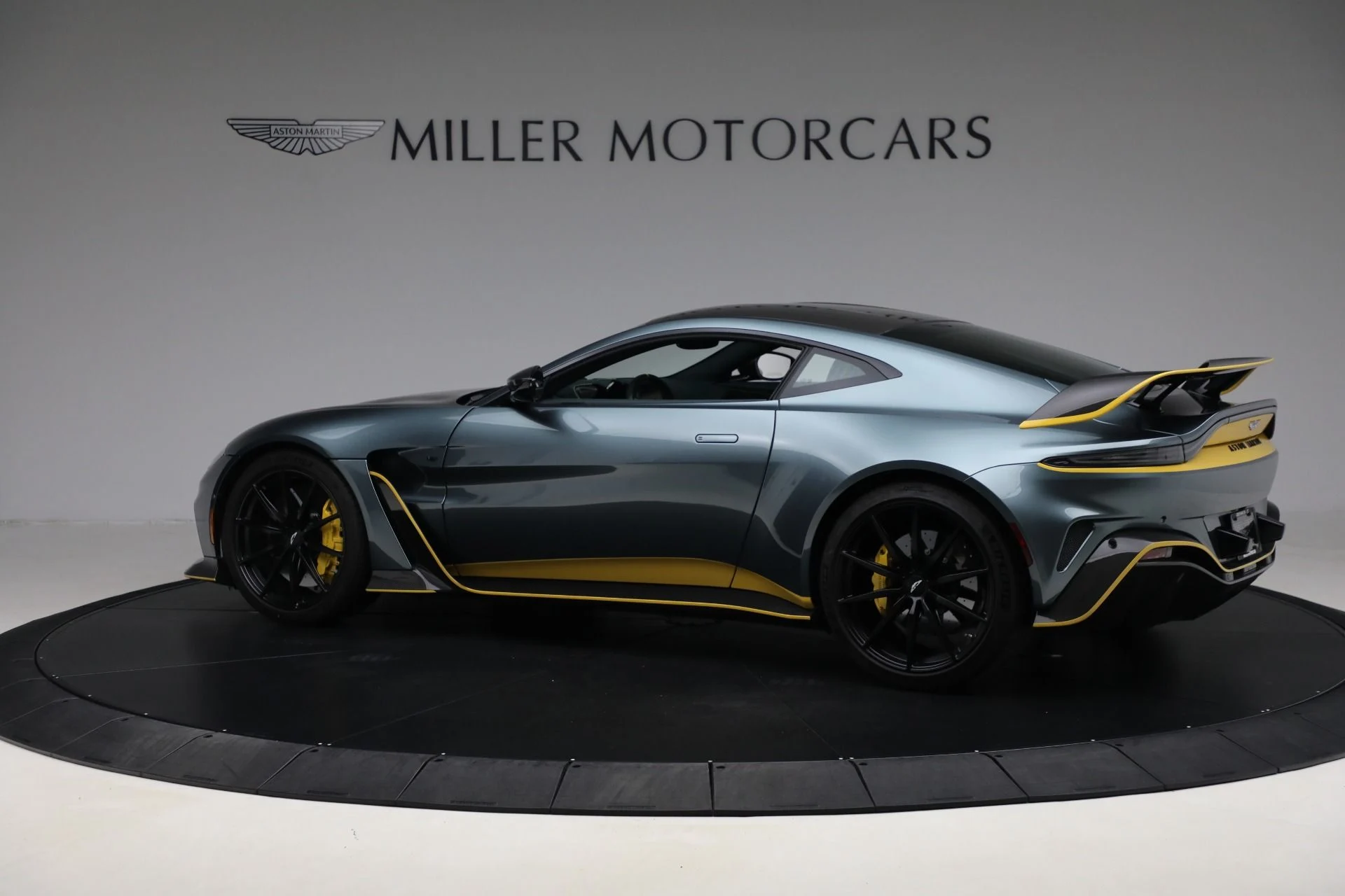 mph003_1605728921_Used_2023_Aston_Martin_Vantage_V12_3847917013