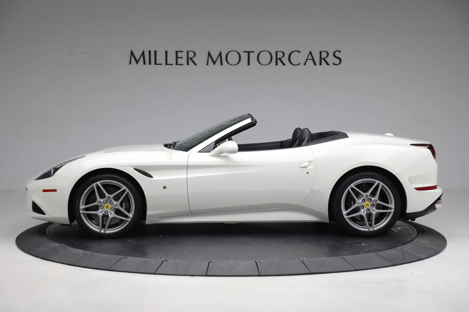 mph003_1624517224_Used_2017_Ferrari_California_T_620ec289cf