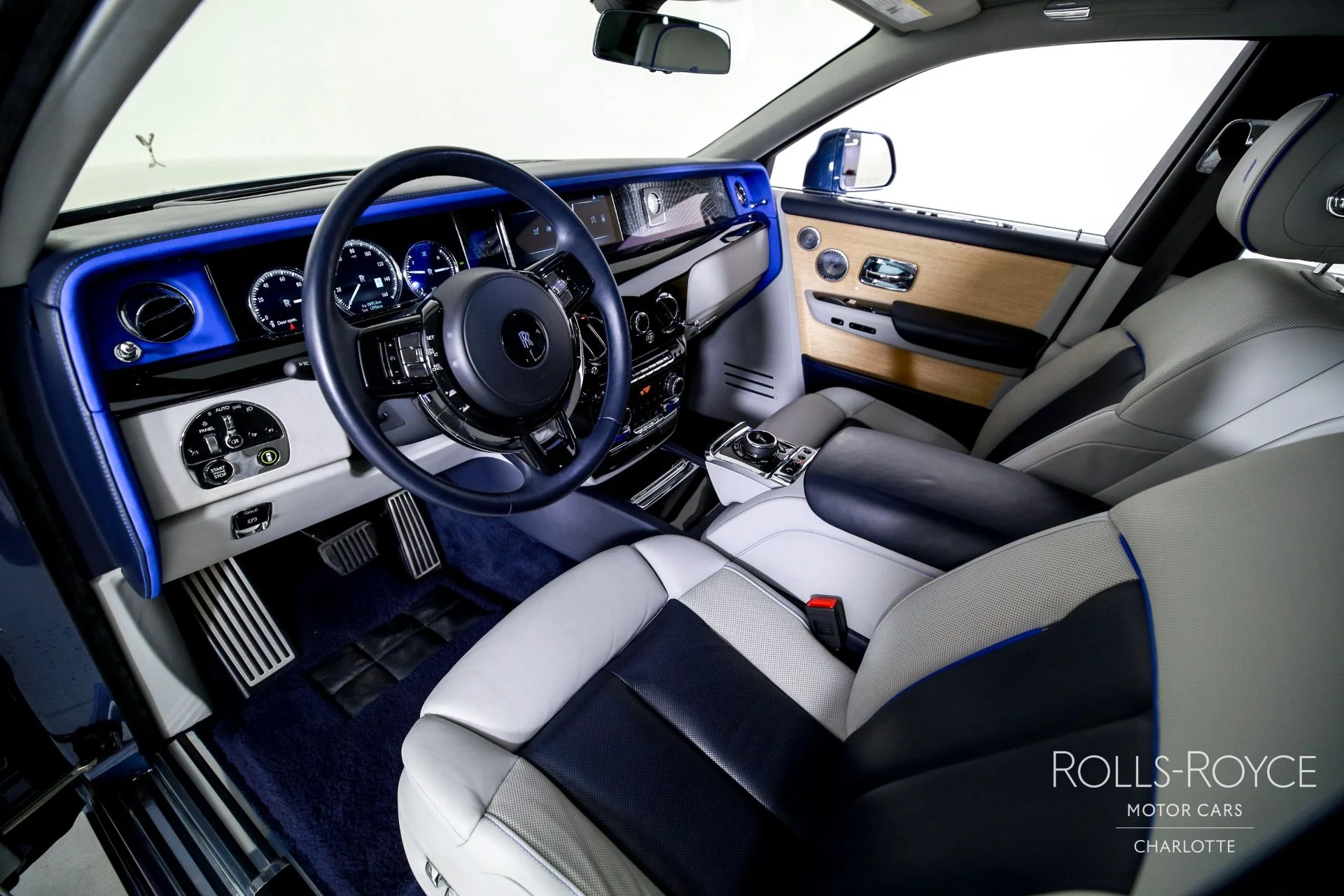 mph003_1652543371_Used_2019_Rolls_Royce_Phantom_1757714509_1e7038ca49
