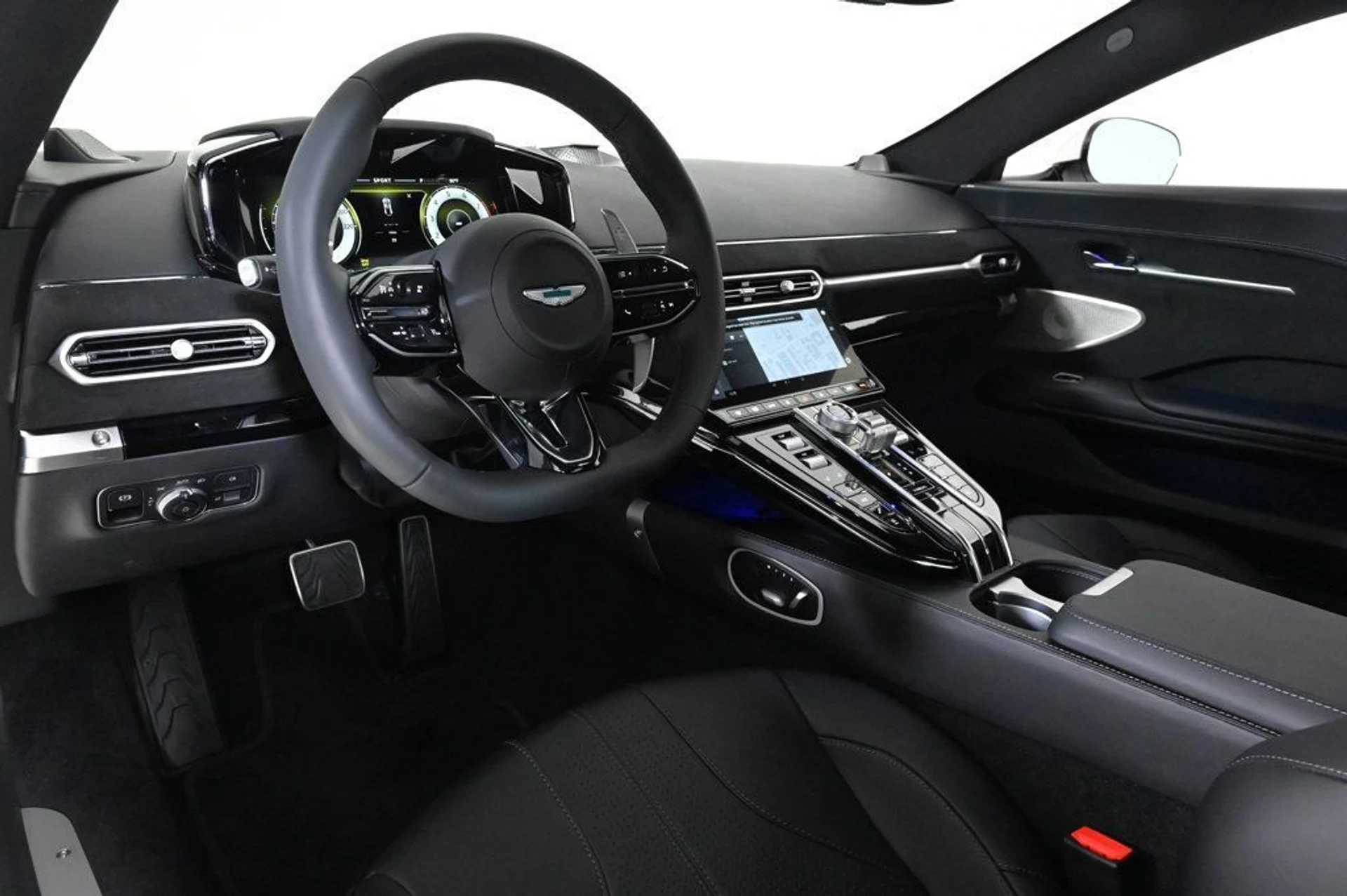 mph003_1662380879_new_2026_aston_martin_vantage_11350_22933647_3_1024_ccafb45907
