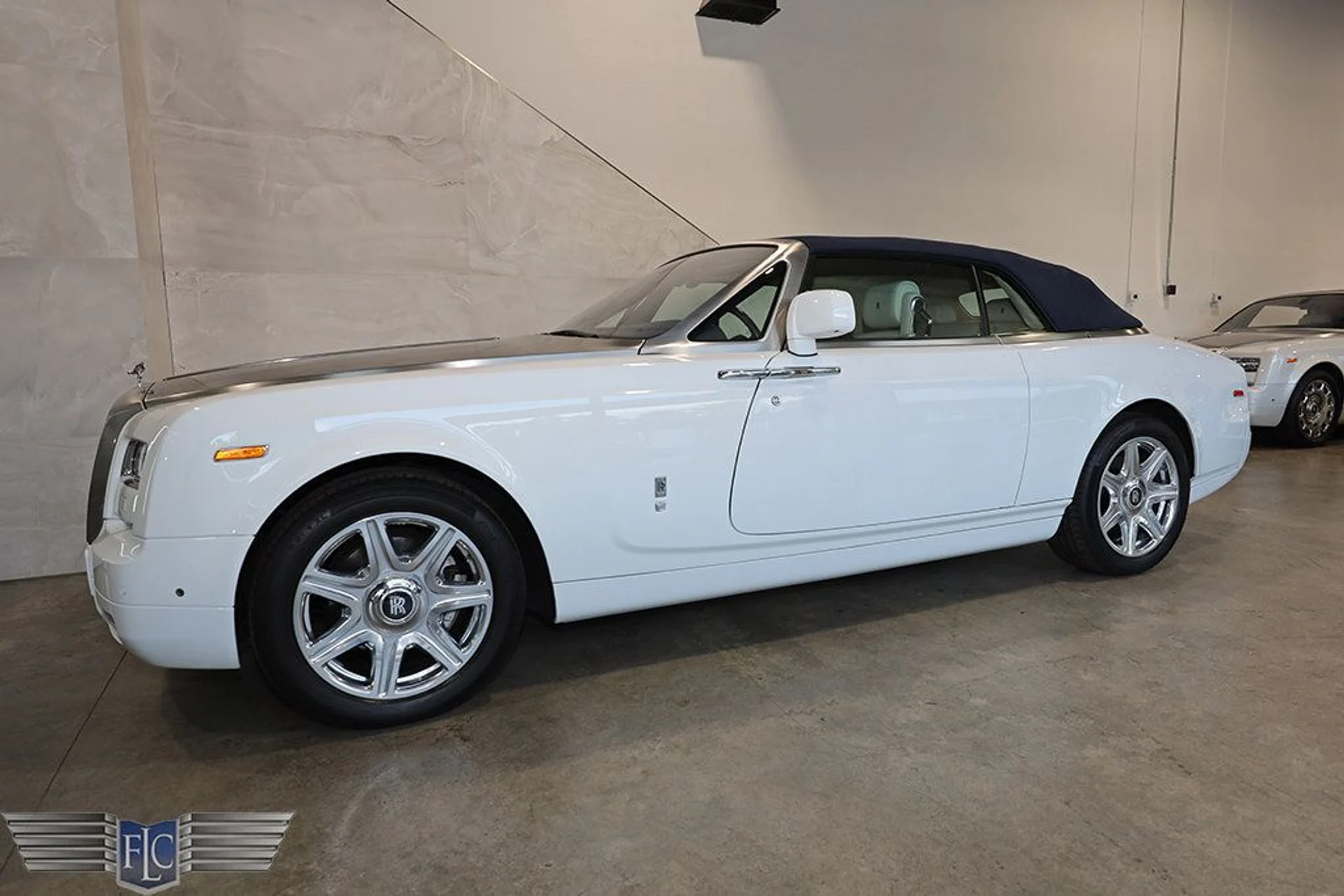 mph003_167245381_used_2014_rolls_royce_phantom_drophead_coupe_9689_22941725_4_1024_28a4761812