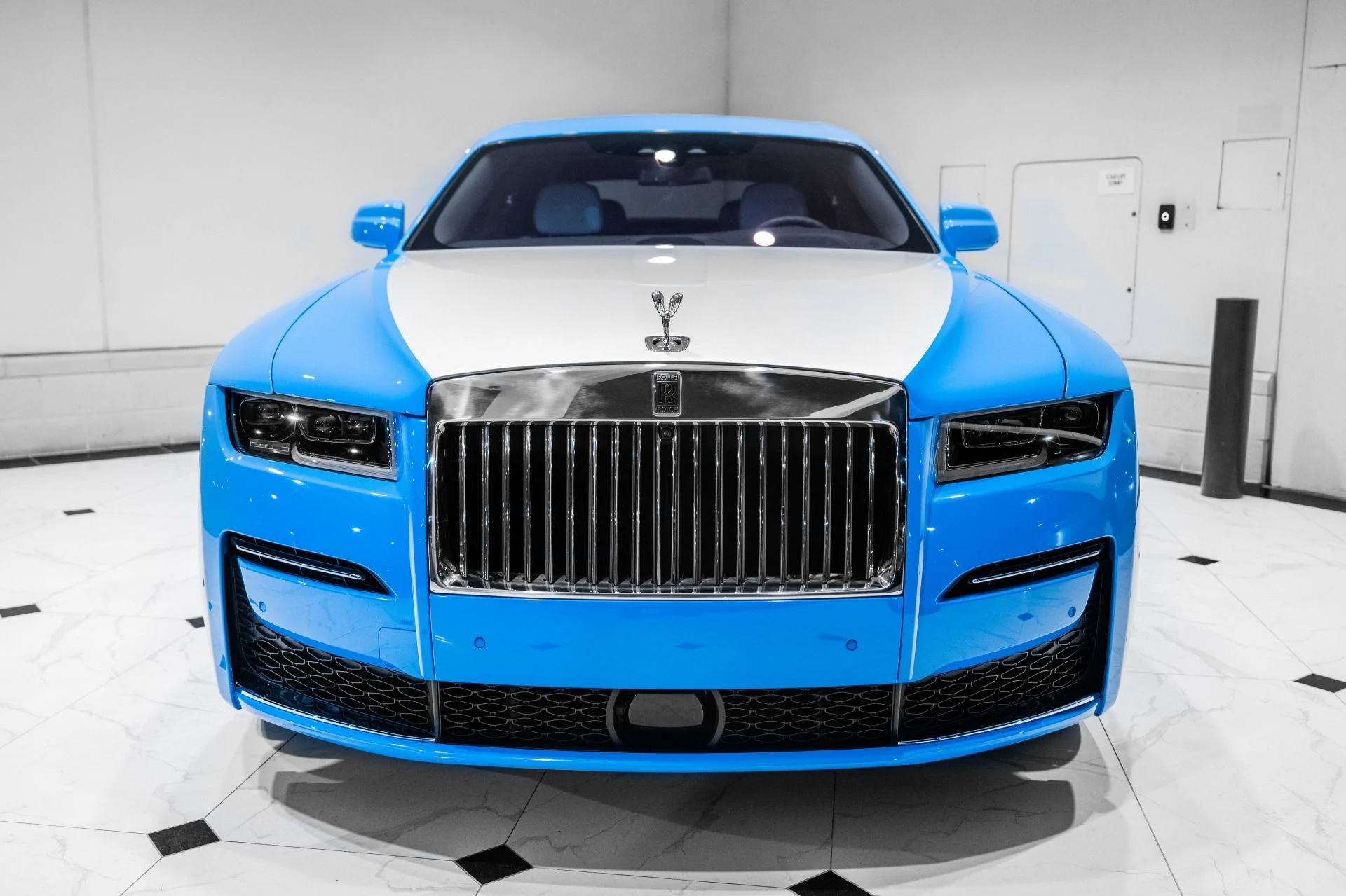 mph003_1681350458_Used_2023_Rolls_Royce_Ghost_1773457420_772d3924f7