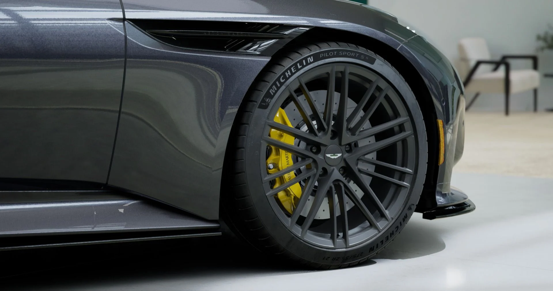 mph003_1686843162_New_2026_Aston_Martin_DB_12_Volante_1763490600_2ed6a87577