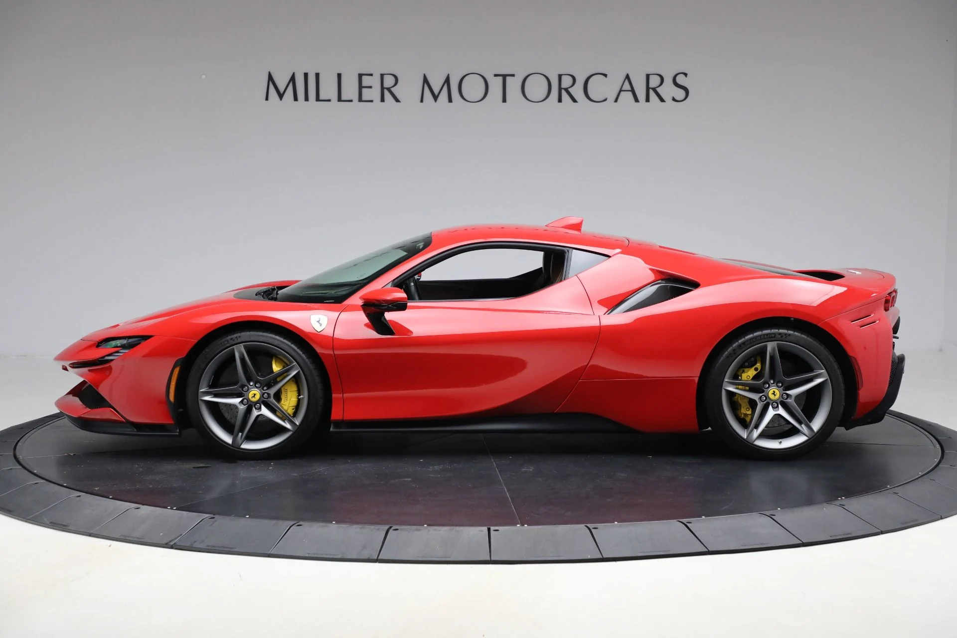 mph003_1688281757_Used_2022_Ferrari_SF_90_Stradale_1761420525_8adddc34e9