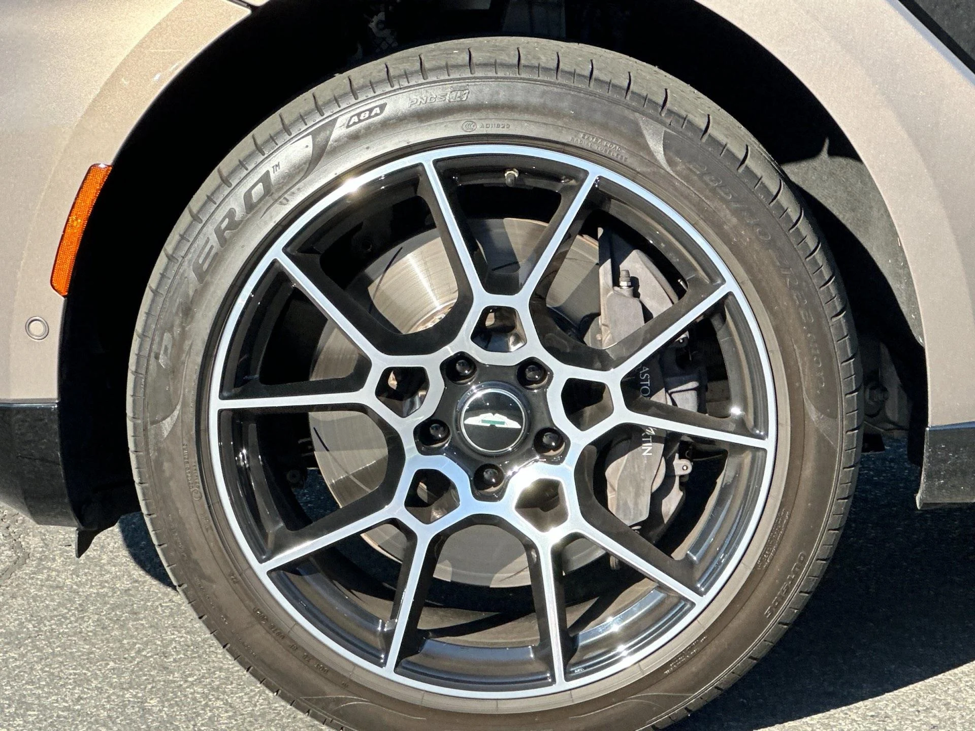 mph003_1695712405_Used_2021_Aston_Martin_DBX_1758724390_341af151aa