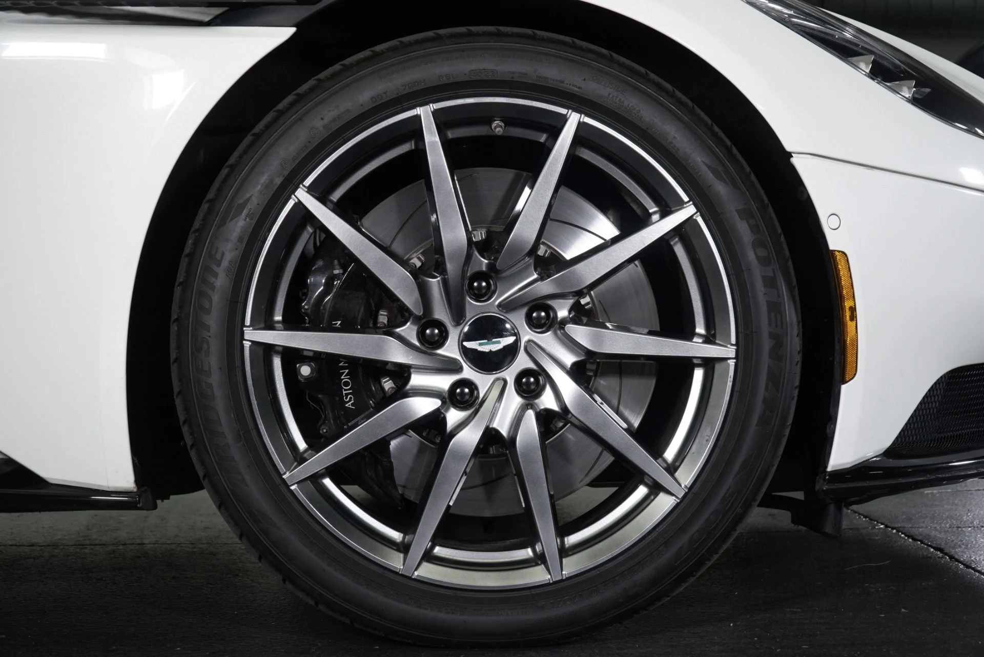 mph003_1707840195_Used_2018_Aston_Martin_DB_11_1764361544_bd42866308