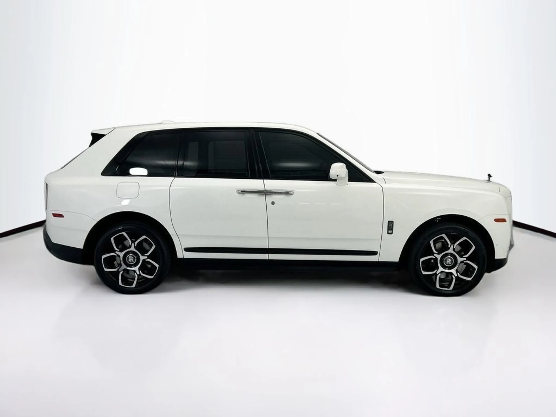 mph003_1719632623_used_2021_rolls_royce_cullinan_sportutility_8119_23020576_4_1024_429c8e4a7e